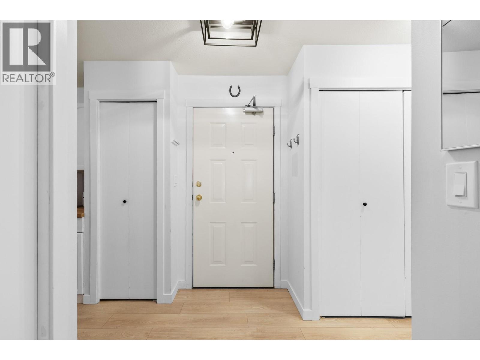 Picture for Unit #285, 3854 Gordon  Drive https://www.cirrealty.ca/reb/bc/4/10365734_10.jpg