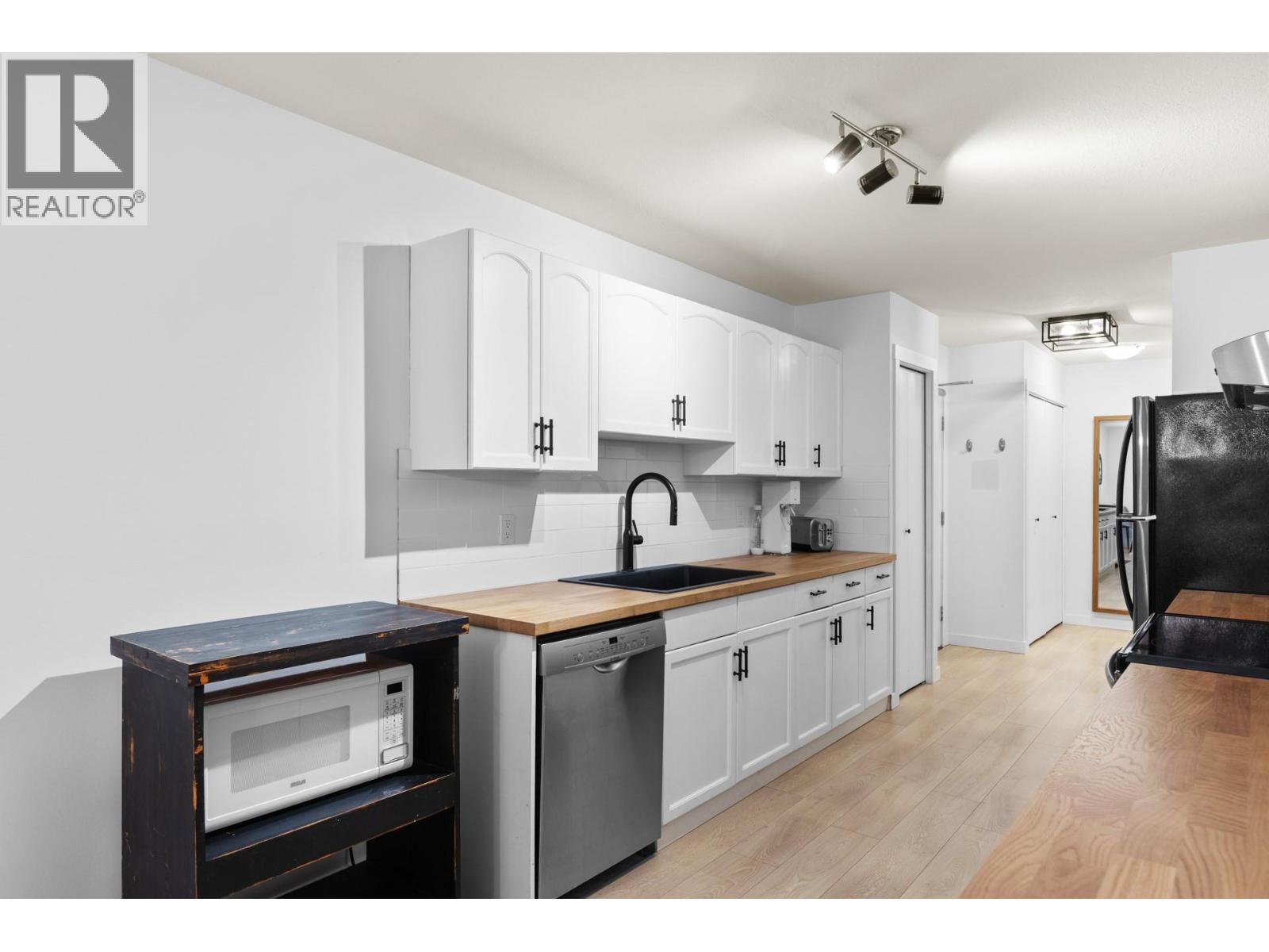 Picture for Unit #285, 3854 Gordon  Drive https://www.cirrealty.ca/reb/bc/4/10365734_11.jpg