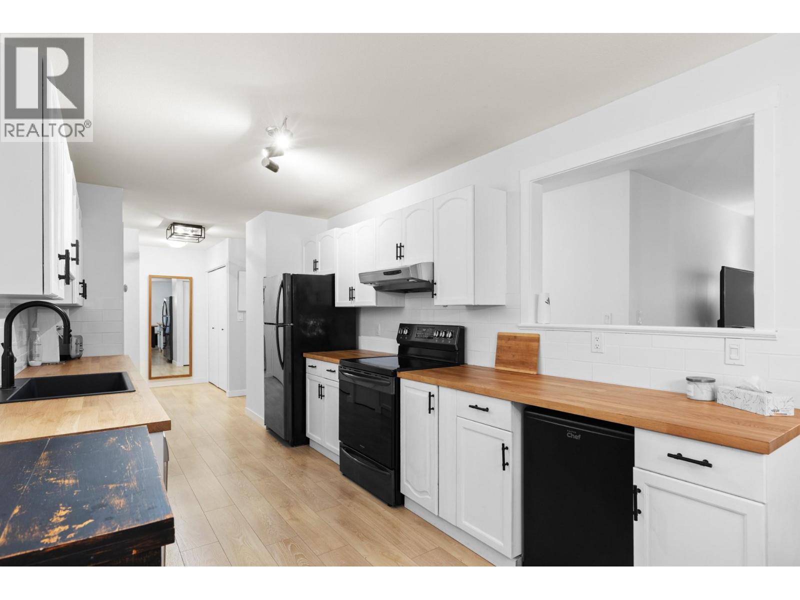 Picture for Unit #285, 3854 Gordon  Drive https://www.cirrealty.ca/reb/bc/4/10365734_12.jpg