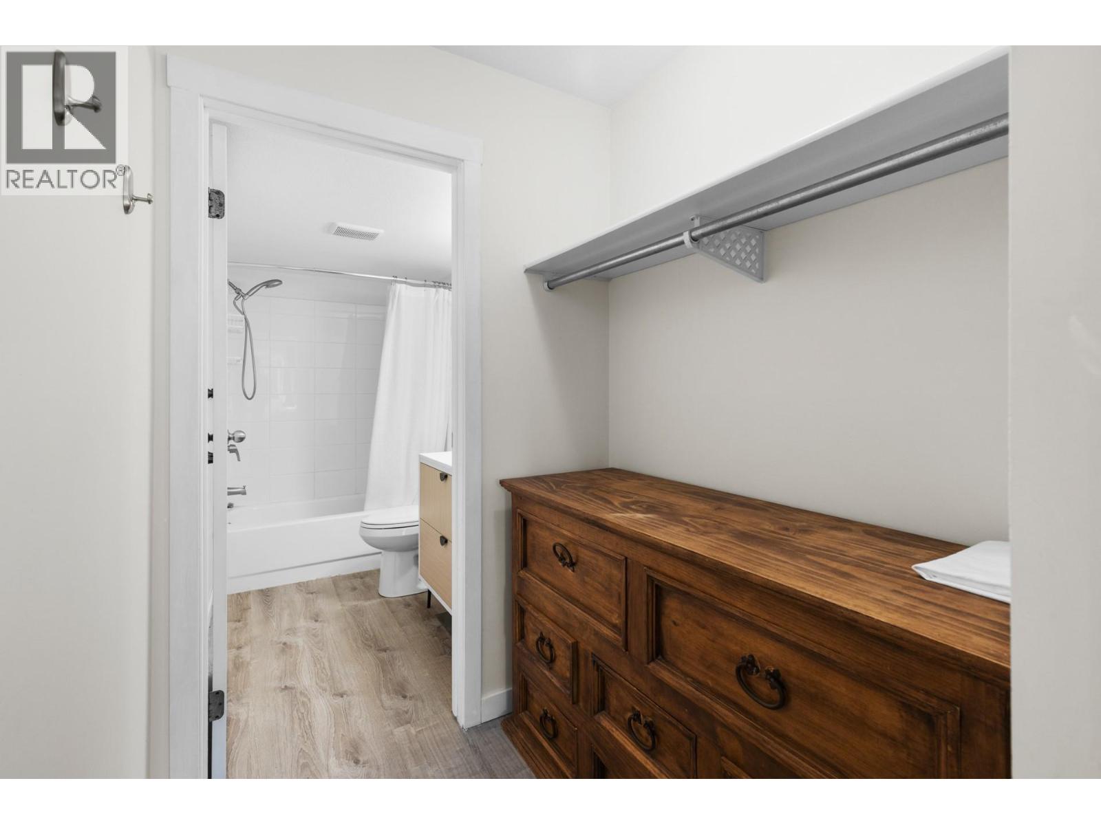 Picture for Unit #285, 3854 Gordon  Drive https://www.cirrealty.ca/reb/bc/4/10365734_27.jpg