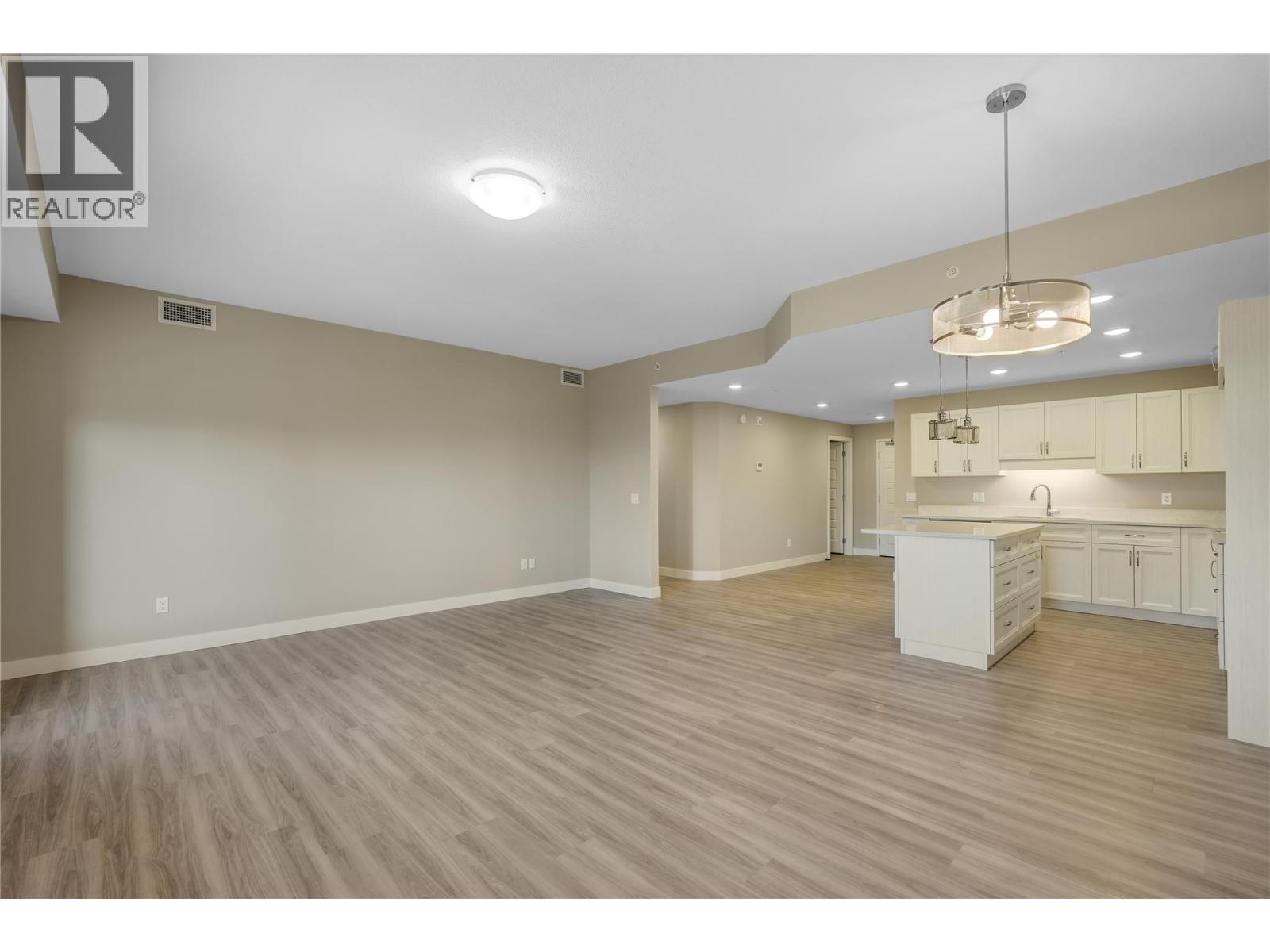 Picture for Unit #406, 5640 51st  Street https://www.cirrealty.ca/reb/bc/4/10366144_7.jpg