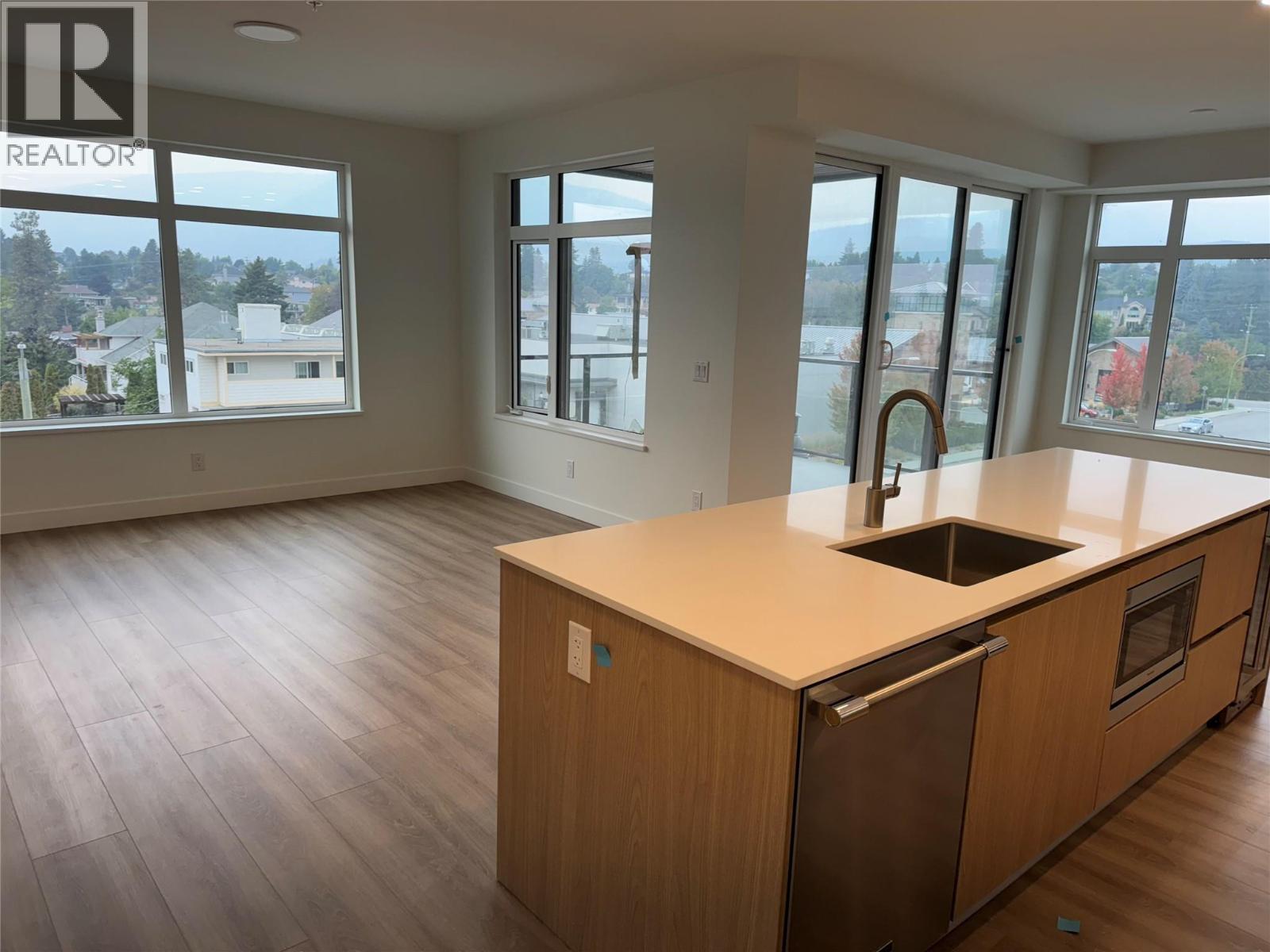 Picture for Unit #201, 2760 Olalla  Road https://www.cirrealty.ca/reb/bc/4/10366184_14.jpg