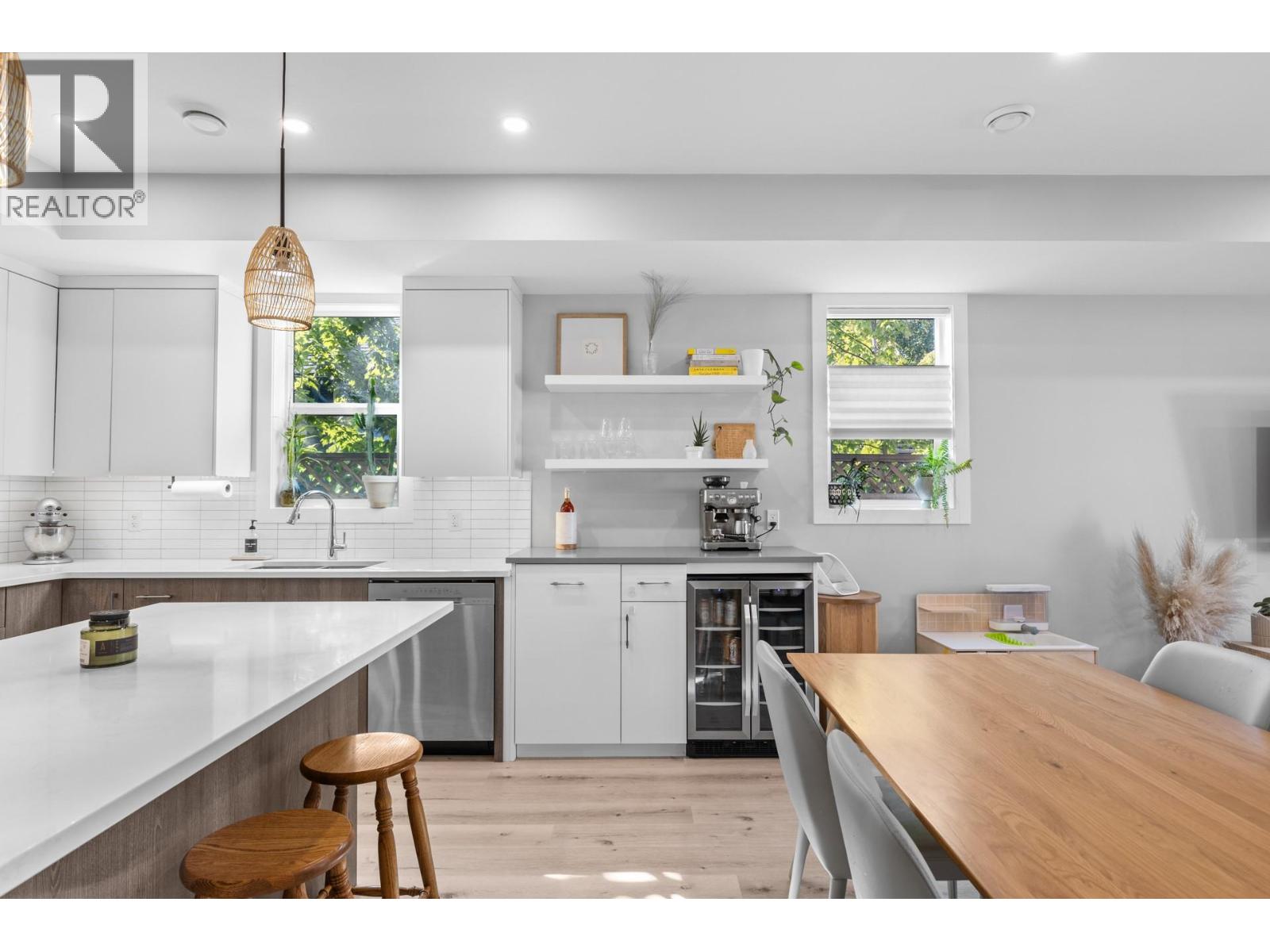 Picture for Unit #3, 796 Cawston  Avenue https://www.cirrealty.ca/reb/bc/4/10366244_10.jpg