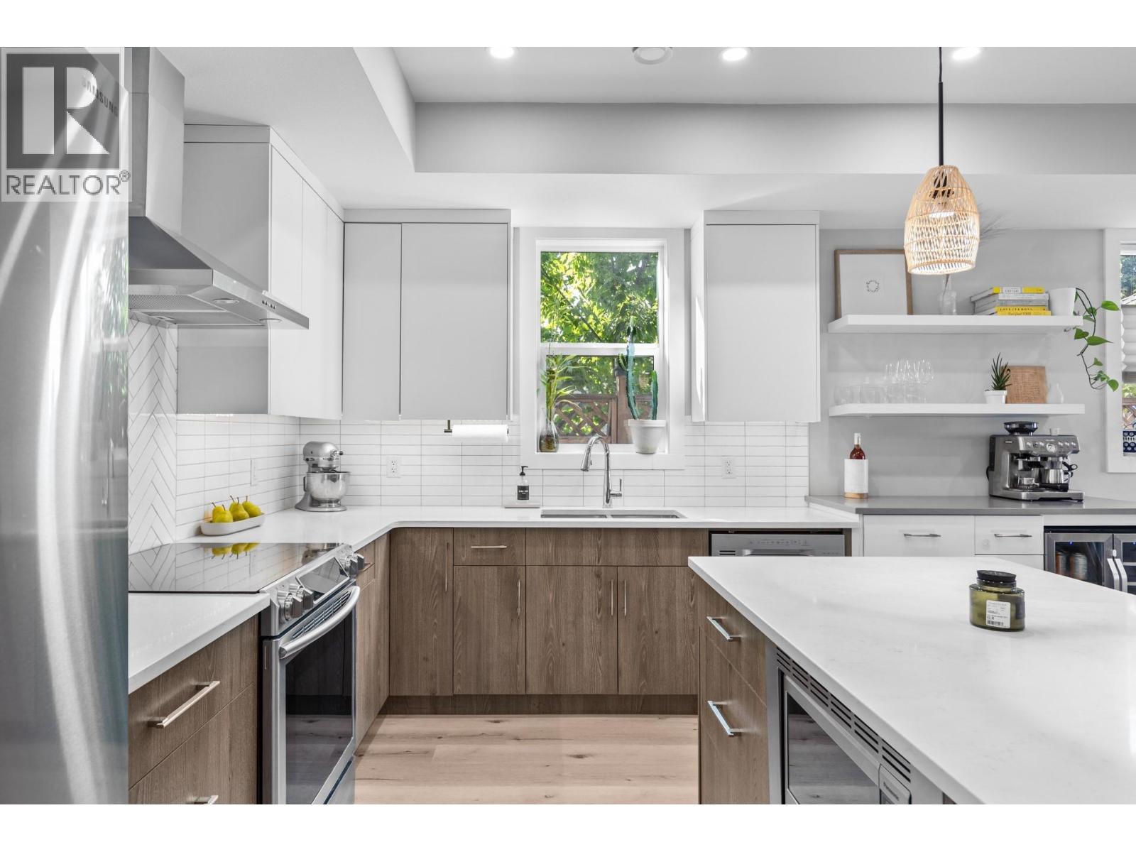 Picture for Unit #3, 796 Cawston  Avenue https://www.cirrealty.ca/reb/bc/4/10366244_11.jpg