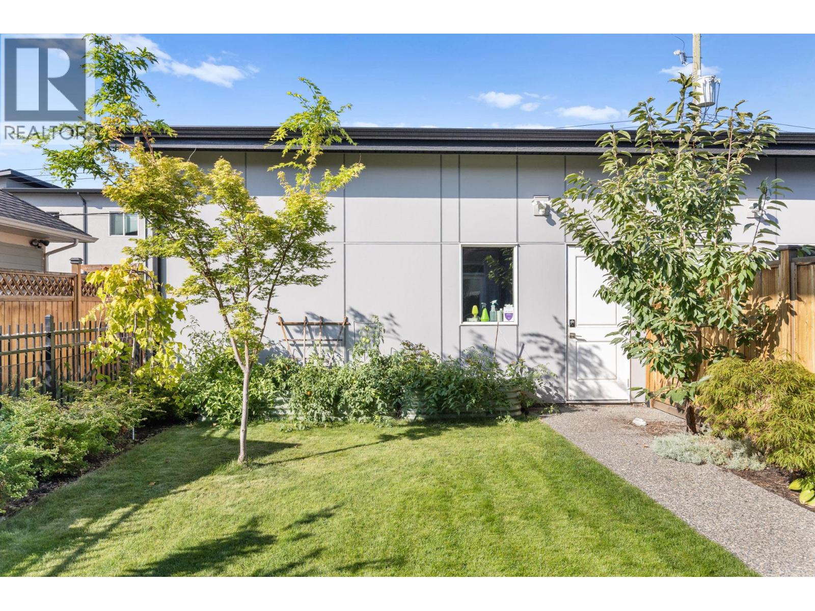 Picture for Unit #3, 796 Cawston  Avenue https://www.cirrealty.ca/reb/bc/4/10366244_30.jpg