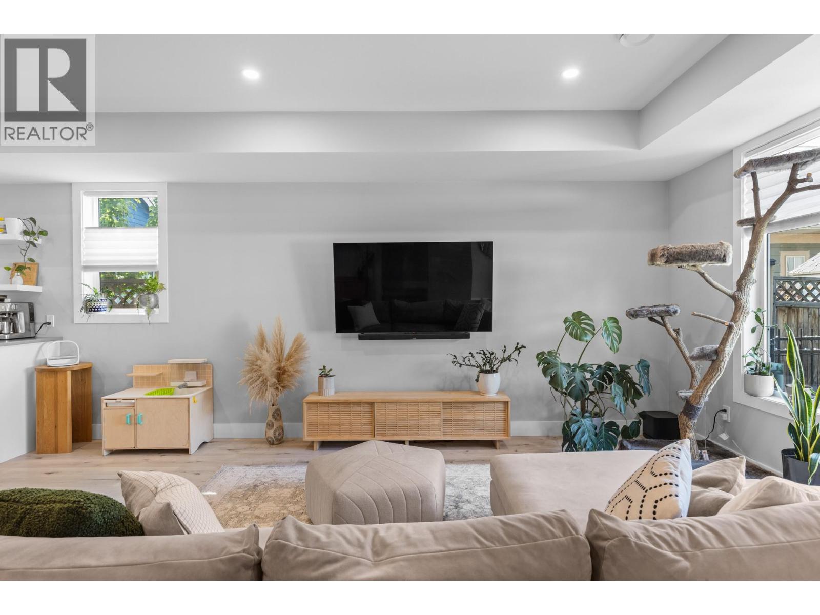 Picture for Unit #3, 796 Cawston  Avenue https://www.cirrealty.ca/reb/bc/4/10366244_7.jpg