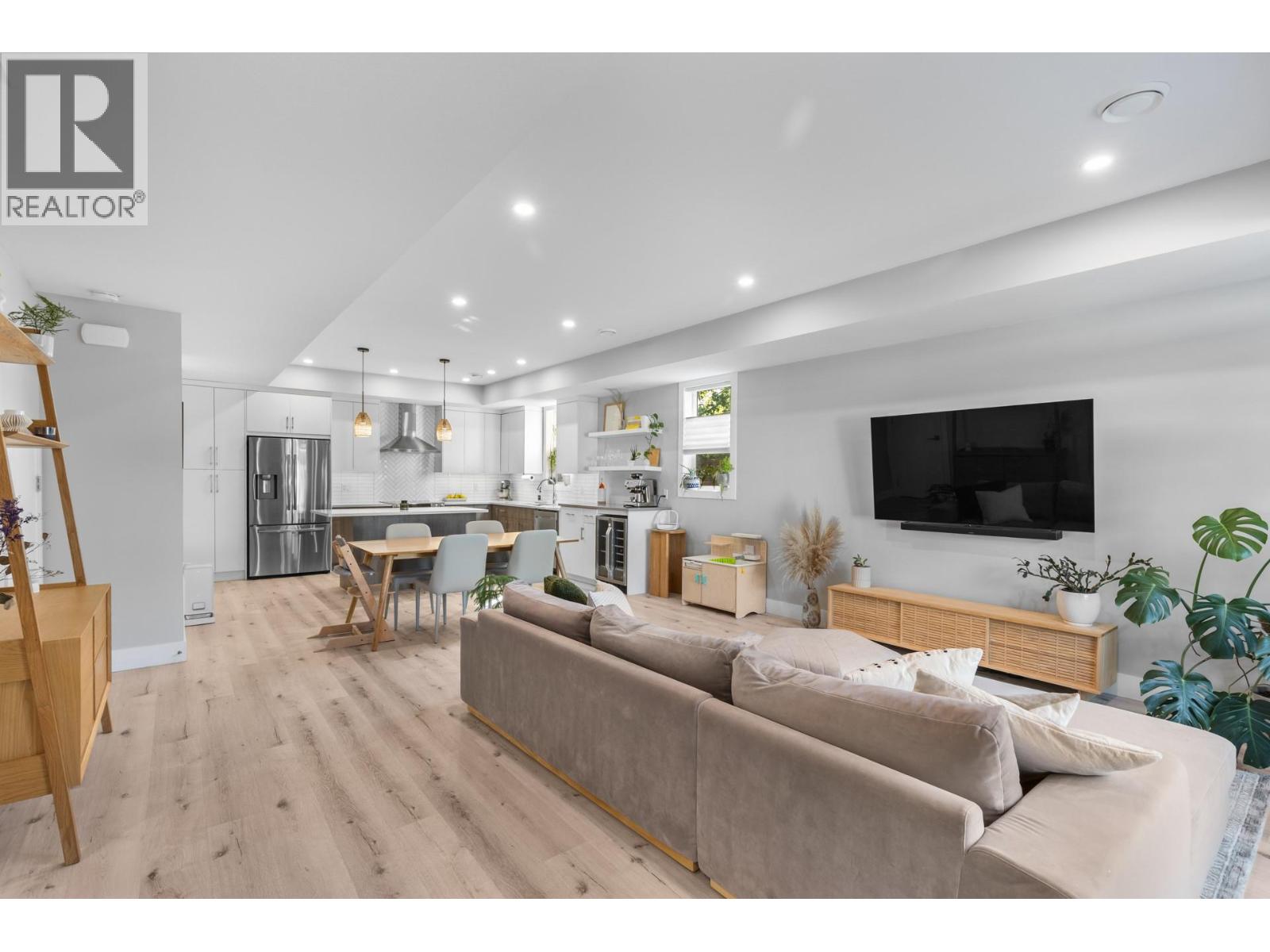 Picture for Unit #3, 796 Cawston  Avenue https://www.cirrealty.ca/reb/bc/4/10366244_8.jpg