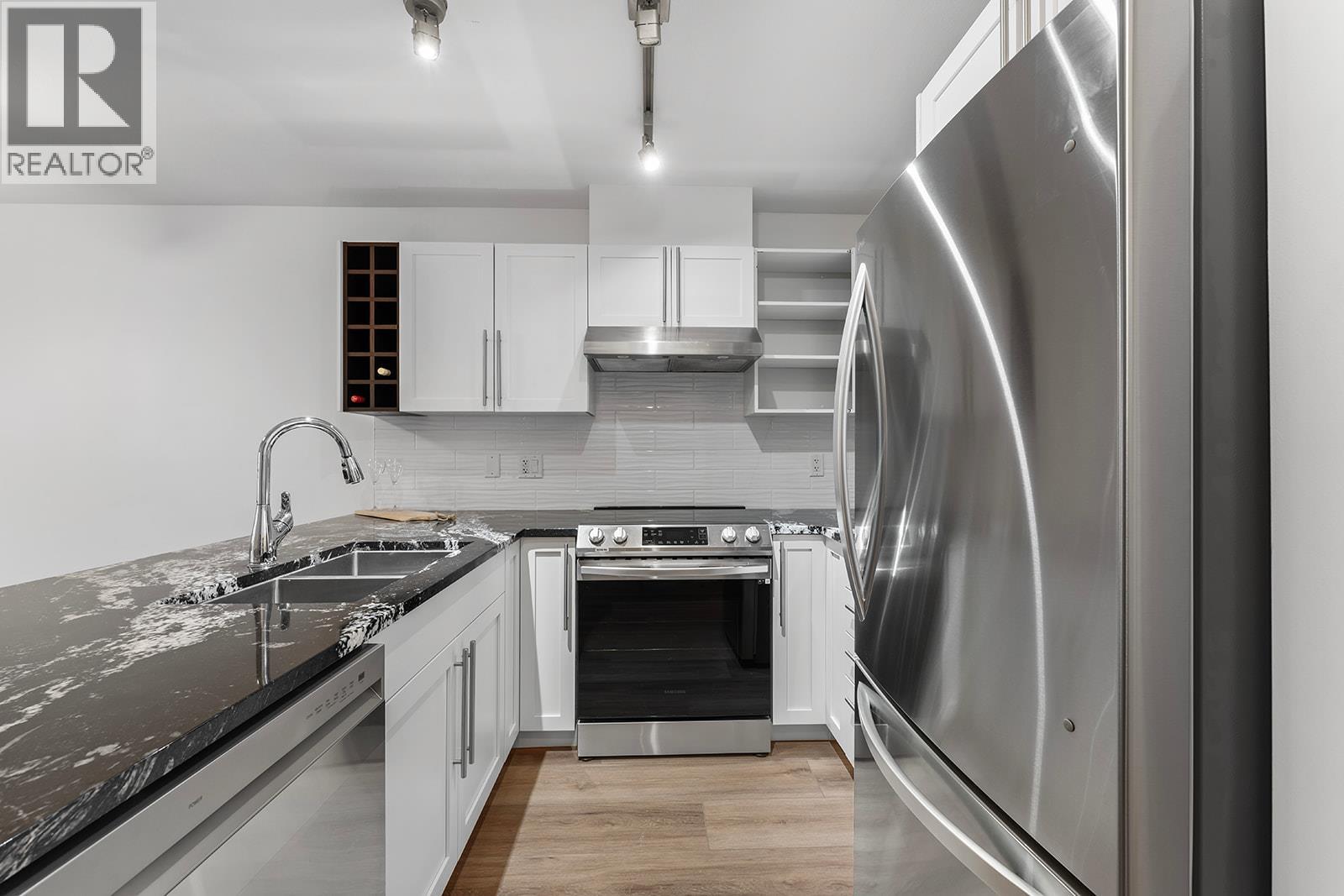 Picture for Unit #424, 1099 Sunset  Drive https://www.cirrealty.ca/reb/bc/4/10366334_7.jpg
