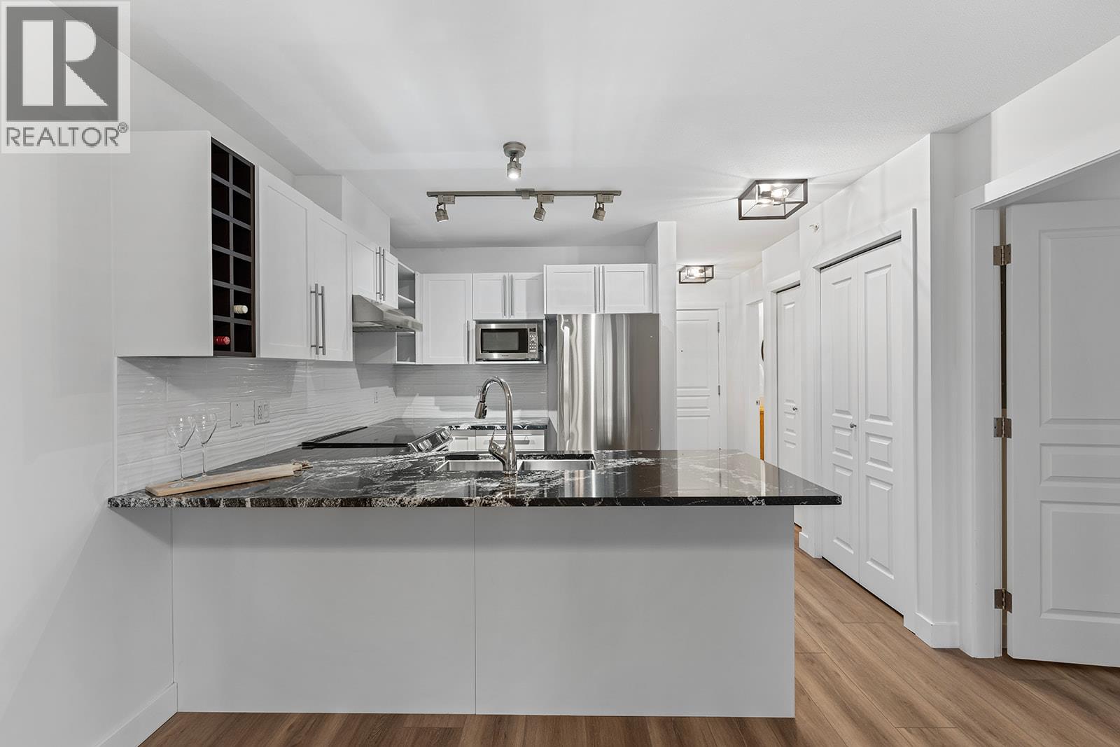 Picture for Unit #424, 1099 Sunset  Drive https://www.cirrealty.ca/reb/bc/4/10366334_9.jpg