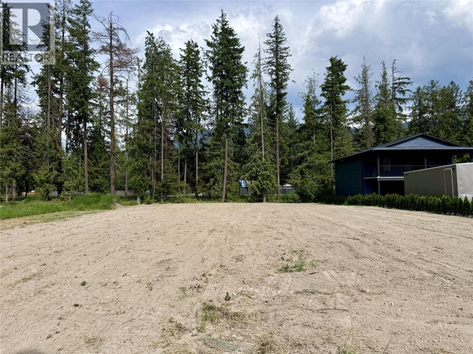 Picture for 817 Hemlock  CrescentS