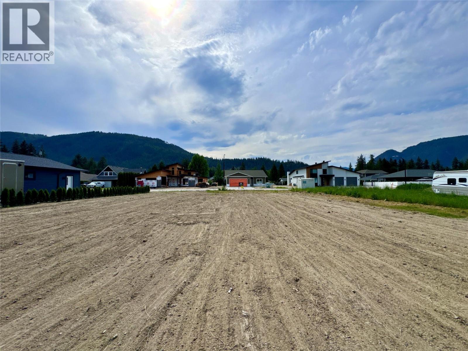 Picture for 817 Hemlock  CrescentS