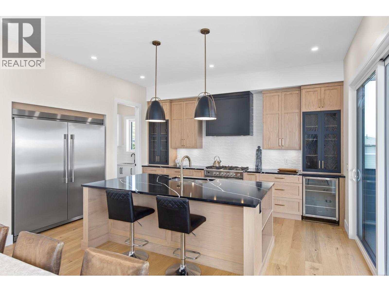 Picture for 4964 Bucktail  Lane https://www.cirrealty.ca/reb/bc/4/10366374_11.jpg