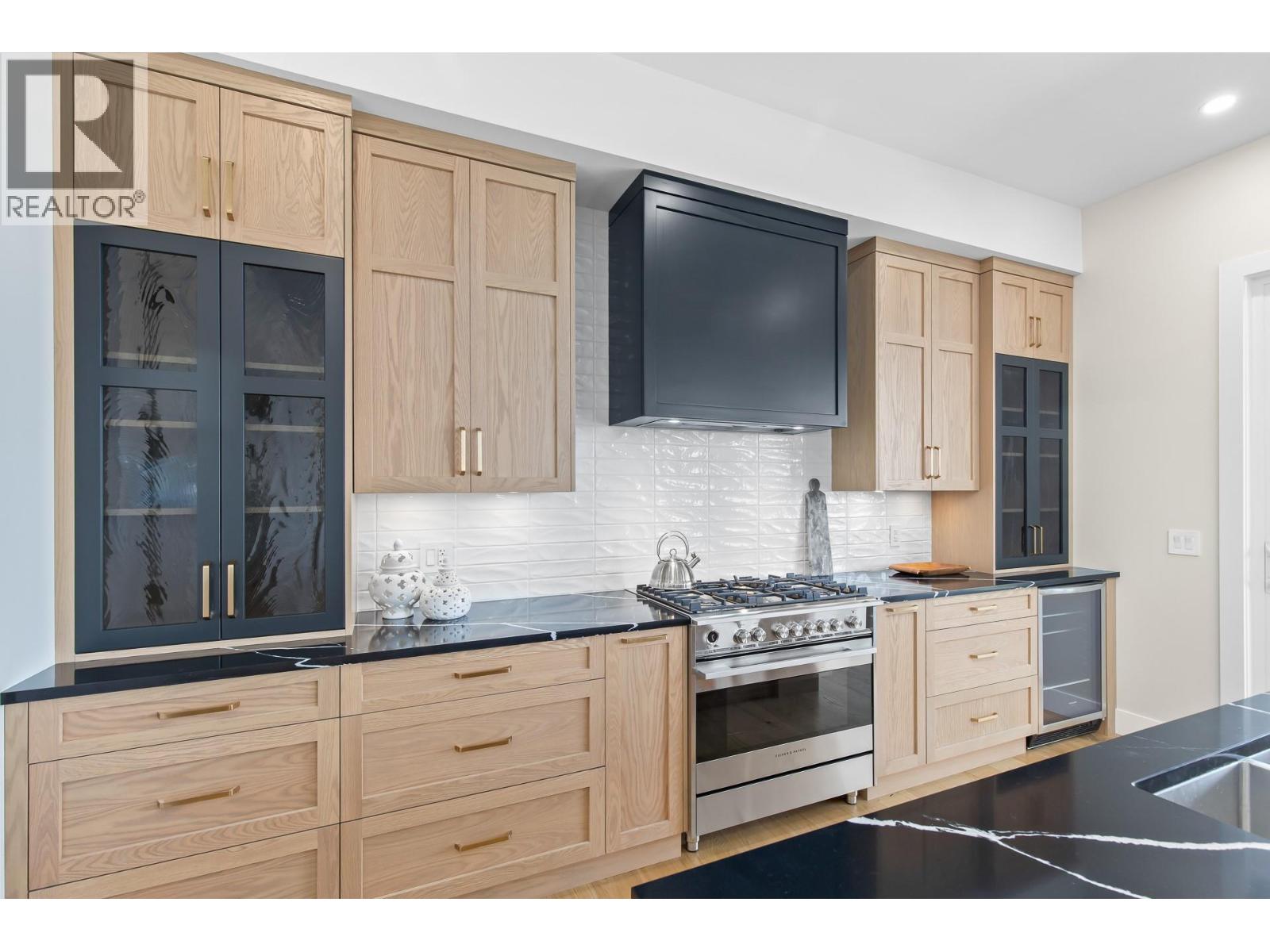 Picture for 4964 Bucktail  Lane https://www.cirrealty.ca/reb/bc/4/10366374_13.jpg