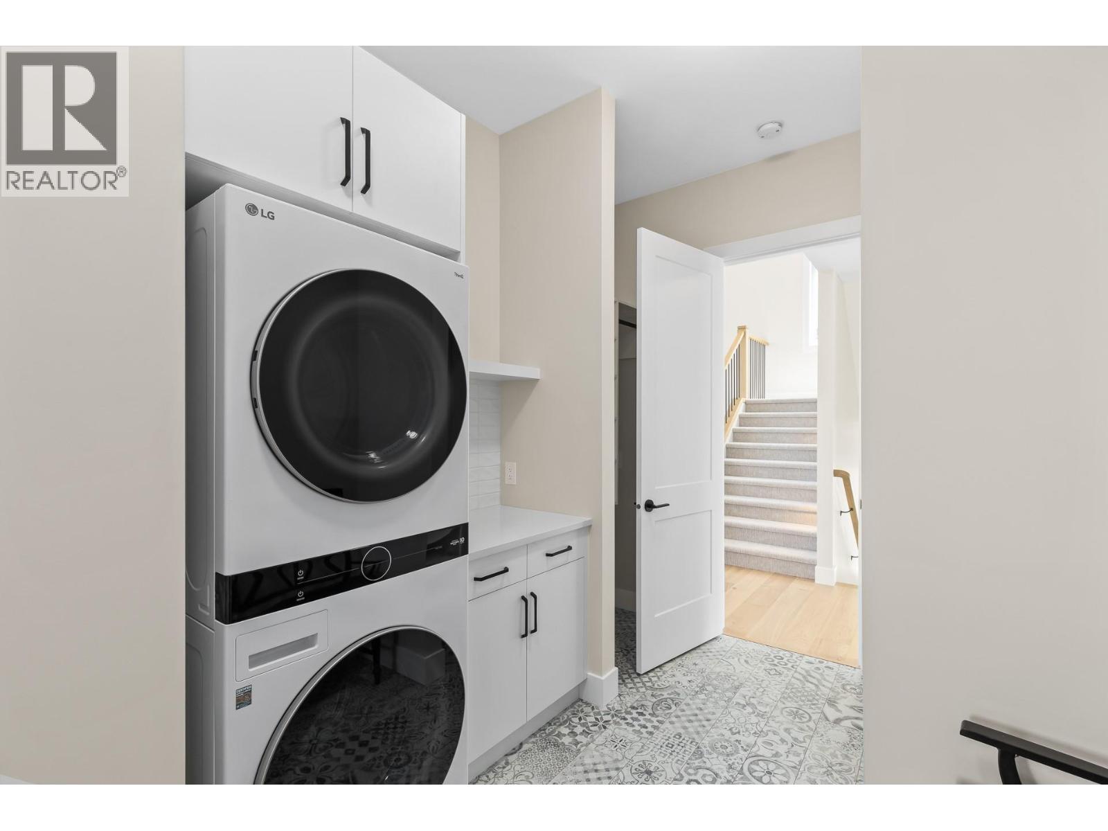 Picture for 4964 Bucktail  Lane https://www.cirrealty.ca/reb/bc/4/10366374_18.jpg