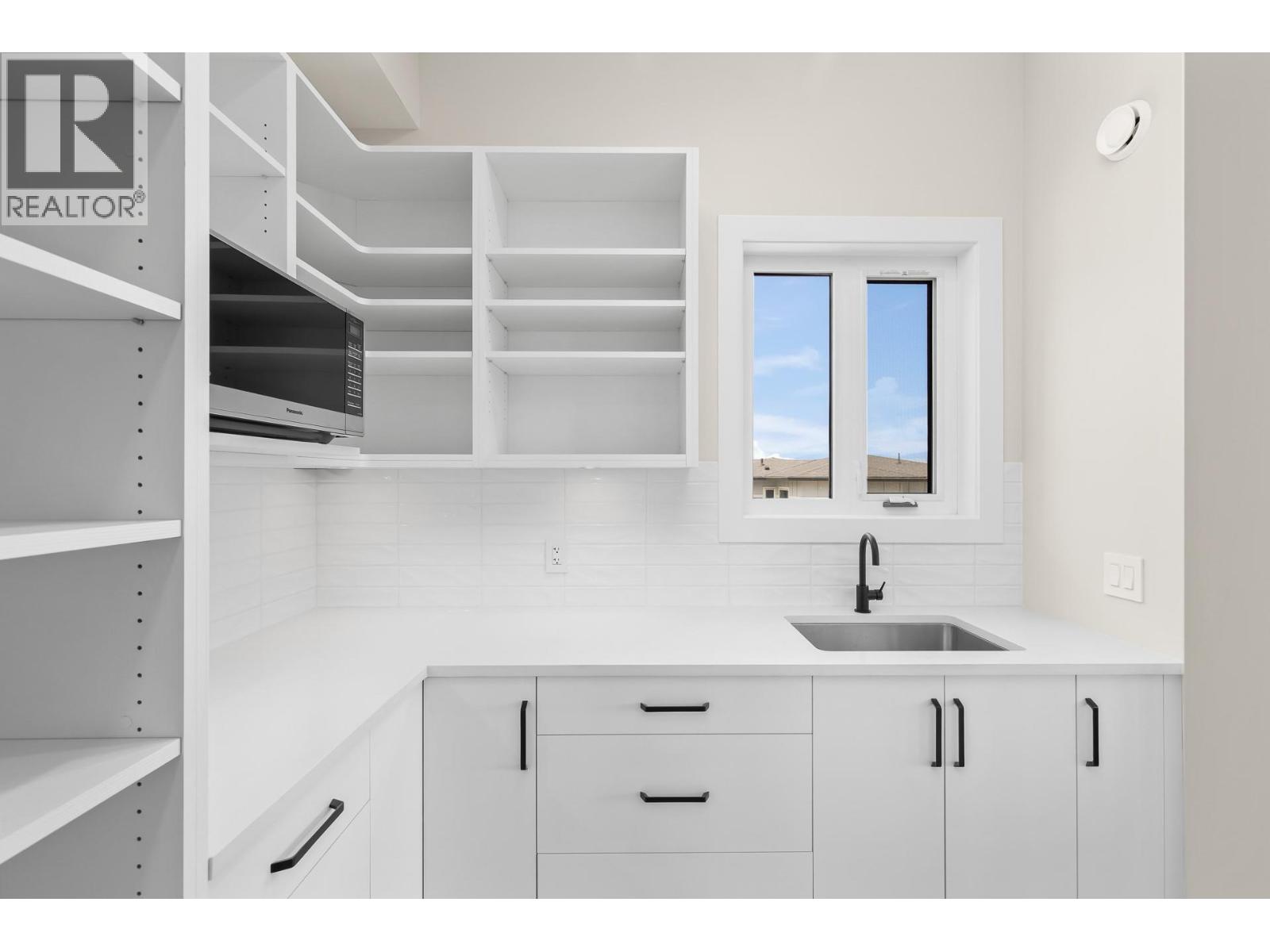 Picture for 4964 Bucktail  Lane https://www.cirrealty.ca/reb/bc/4/10366374_19.jpg