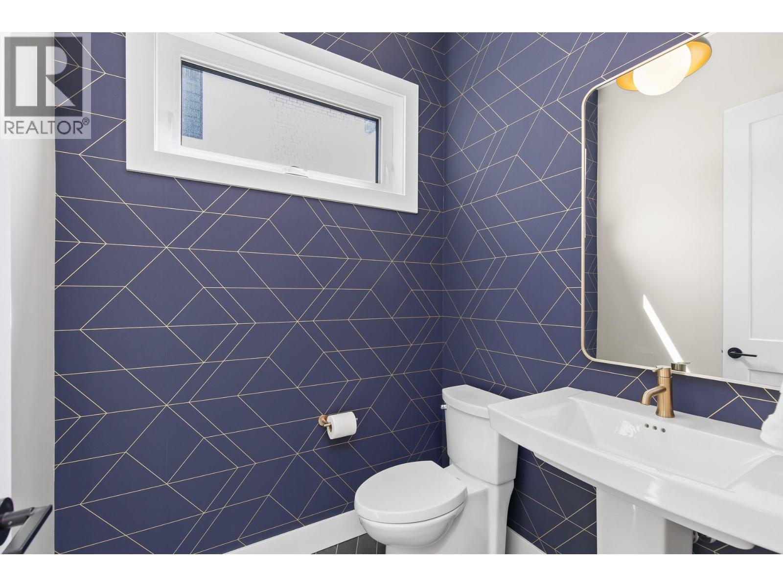 Picture for 4964 Bucktail  Lane https://www.cirrealty.ca/reb/bc/4/10366374_20.jpg