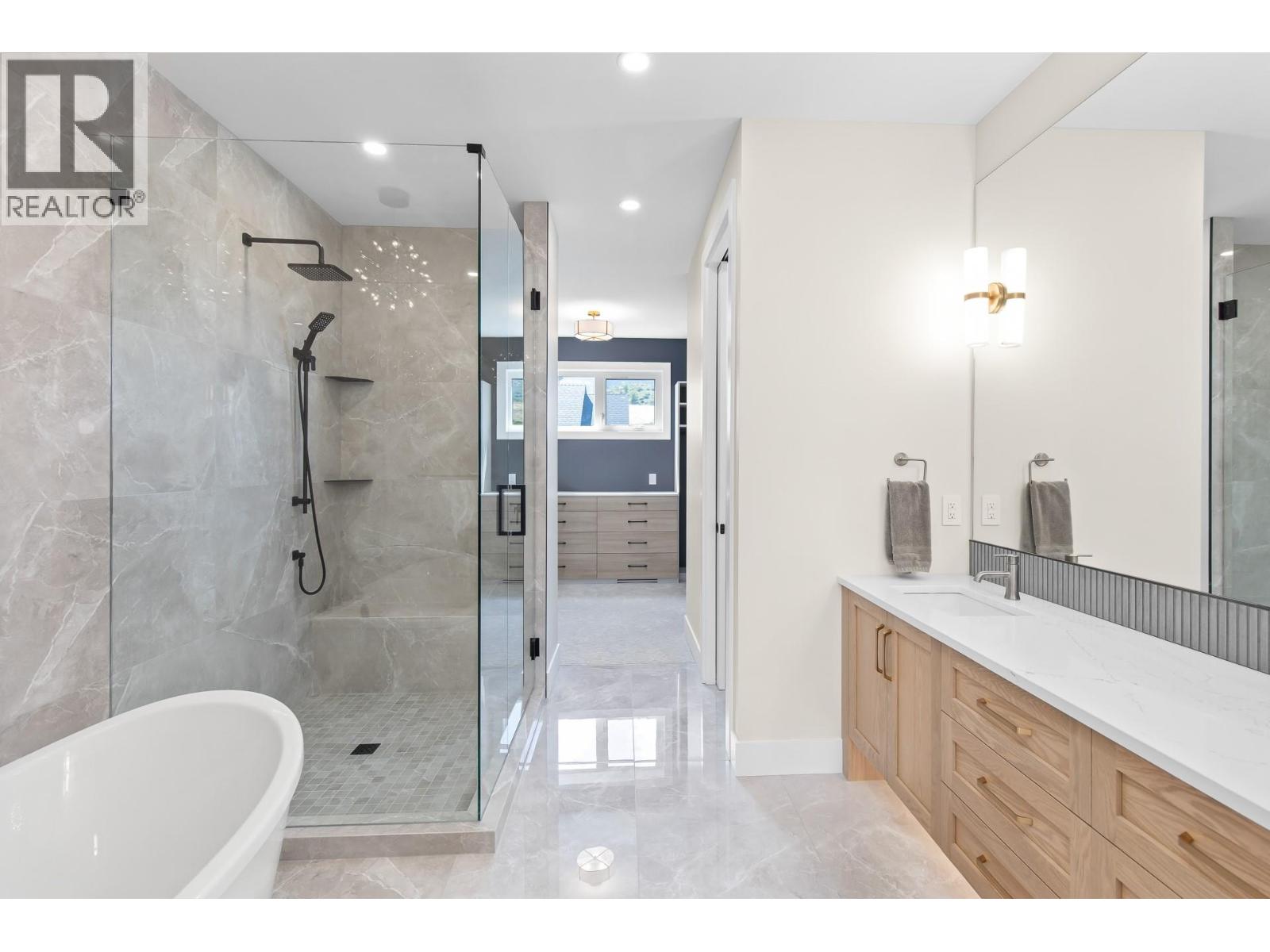 Picture for 4964 Bucktail  Lane https://www.cirrealty.ca/reb/bc/4/10366374_29.jpg