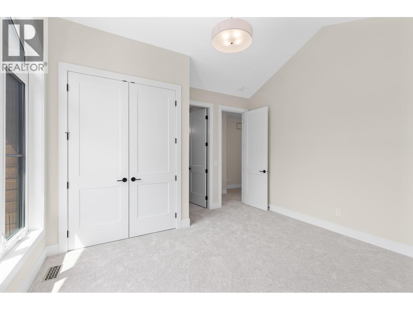 Picture for 4964 Bucktail  Lane https://www.cirrealty.ca/reb/bc/4/10366374_34.jpg