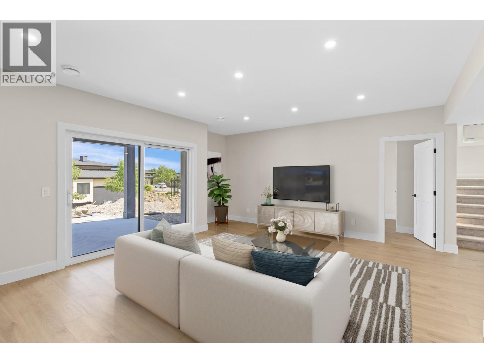 Picture for 4964 Bucktail  Lane https://www.cirrealty.ca/reb/bc/4/10366374_37.jpg