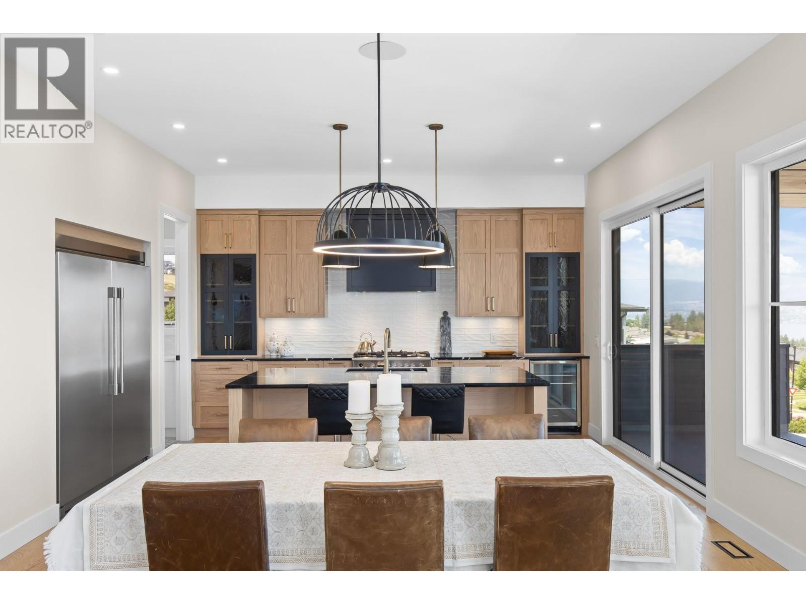 Picture for 4964 Bucktail  Lane https://www.cirrealty.ca/reb/bc/4/10366374_9.jpg