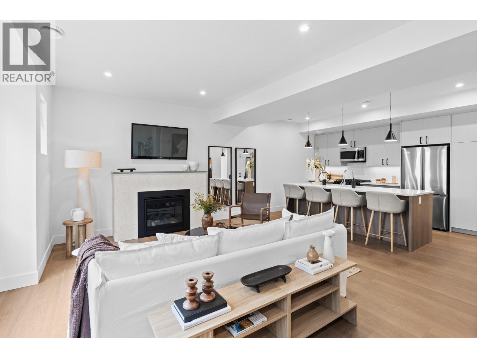 Picture for Unit #5, 1463 Inkar  Road https://www.cirrealty.ca/reb/bc/4/10366474_15.jpg