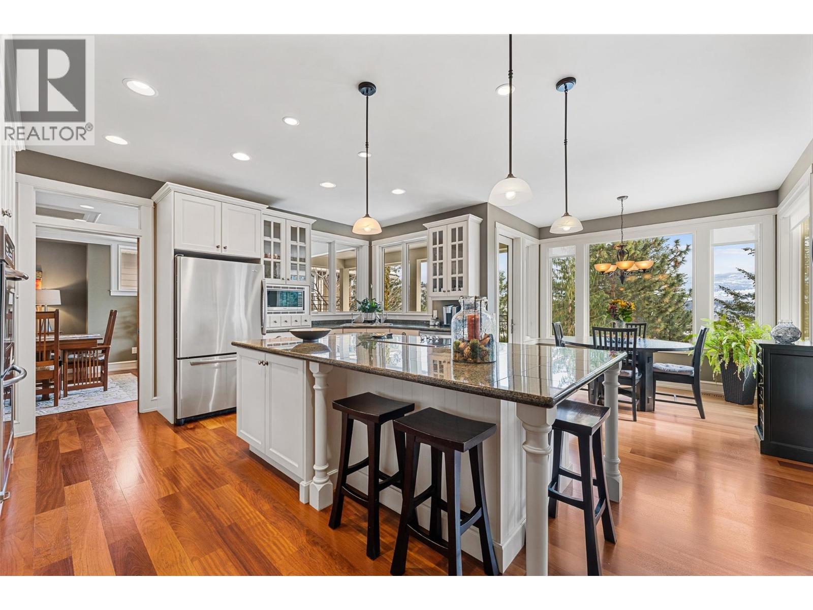 Picture for 427 Long Ridge  Drive https://www.cirrealty.ca/reb/bc/4/10366494_17.jpg