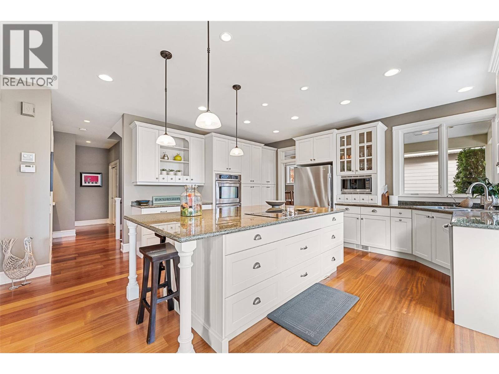 Picture for 427 Long Ridge  Drive https://www.cirrealty.ca/reb/bc/4/10366494_18.jpg