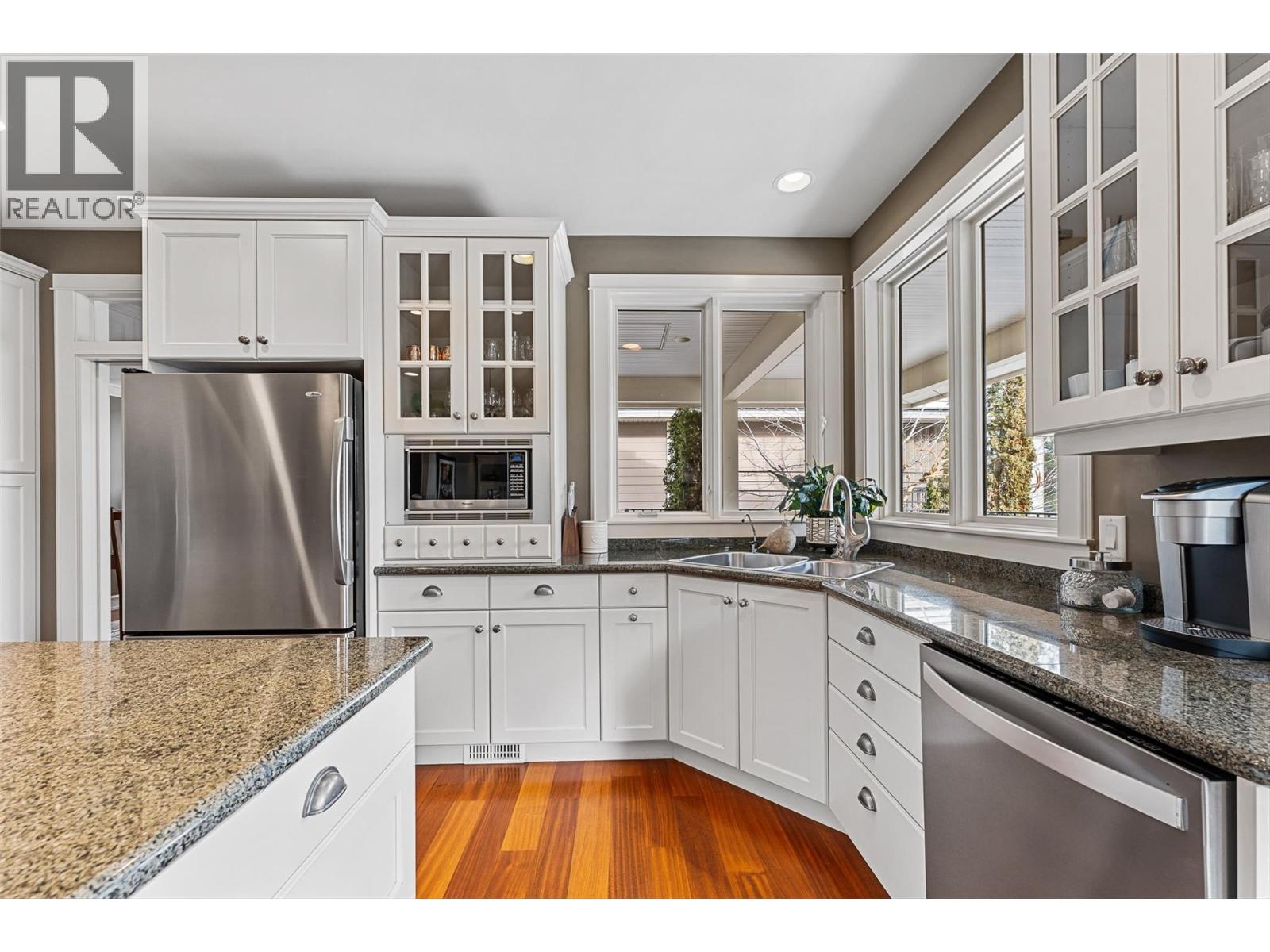 Picture for 427 Long Ridge  Drive https://www.cirrealty.ca/reb/bc/4/10366494_19.jpg