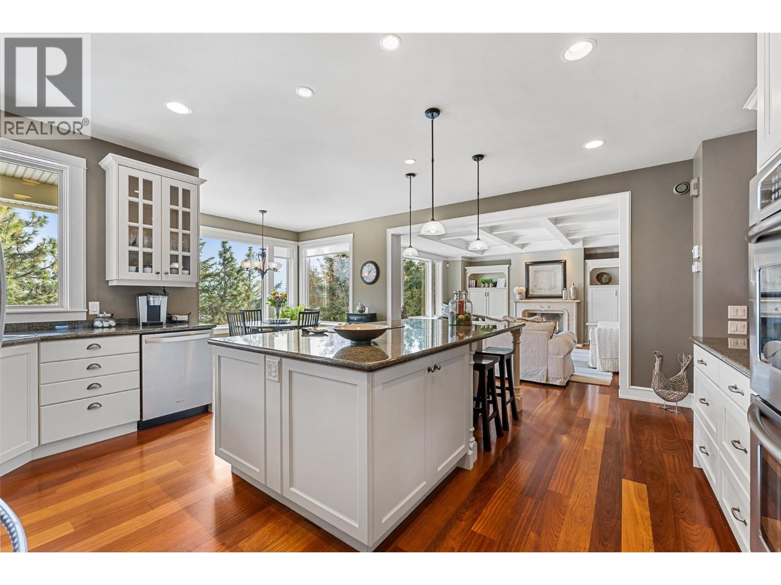 Picture for 427 Long Ridge  Drive https://www.cirrealty.ca/reb/bc/4/10366494_21.jpg