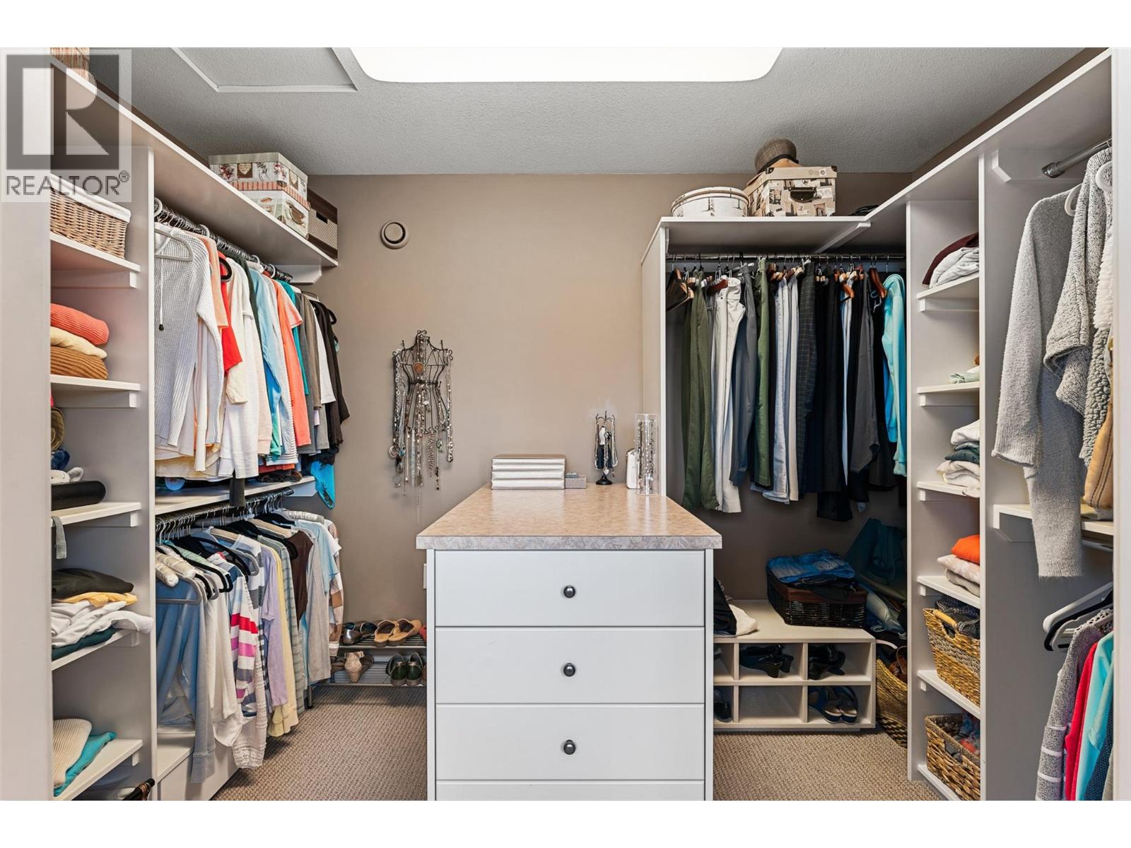 Picture for 427 Long Ridge  Drive https://www.cirrealty.ca/reb/bc/4/10366494_35.jpg