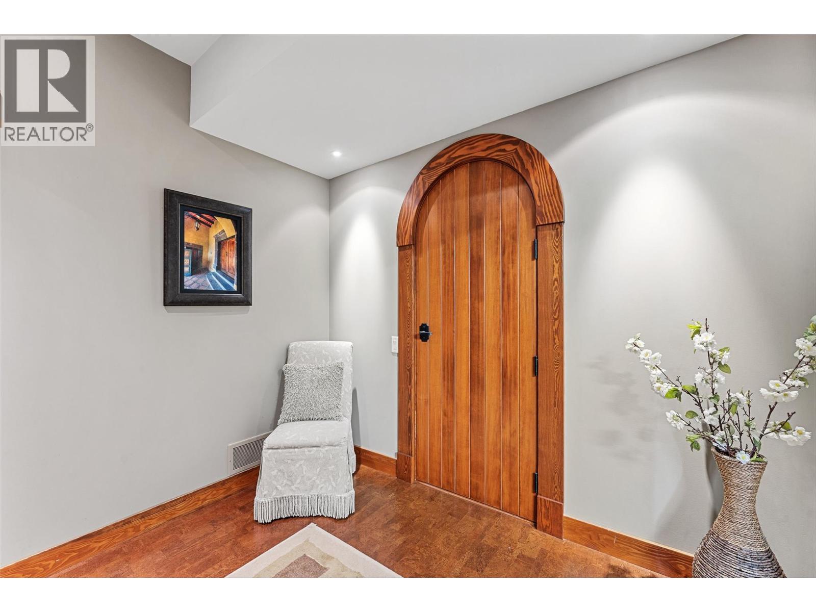 Picture for 427 Long Ridge  Drive https://www.cirrealty.ca/reb/bc/4/10366494_39.jpg