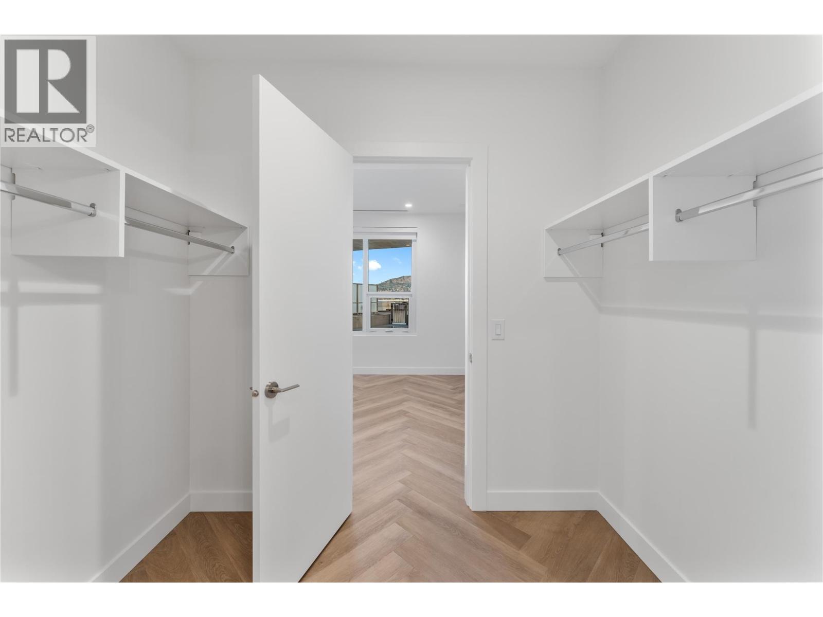 Picture for Unit #414, 3340 Lakeshore  Drive https://www.cirrealty.ca/reb/bc/4/10366574_13.jpg