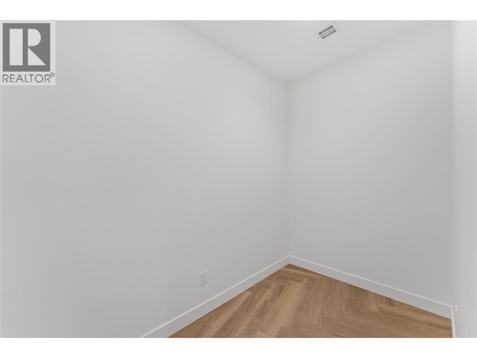 Picture for Unit #414, 3340 Lakeshore  Drive https://www.cirrealty.ca/reb/bc/4/10366574_17.jpg