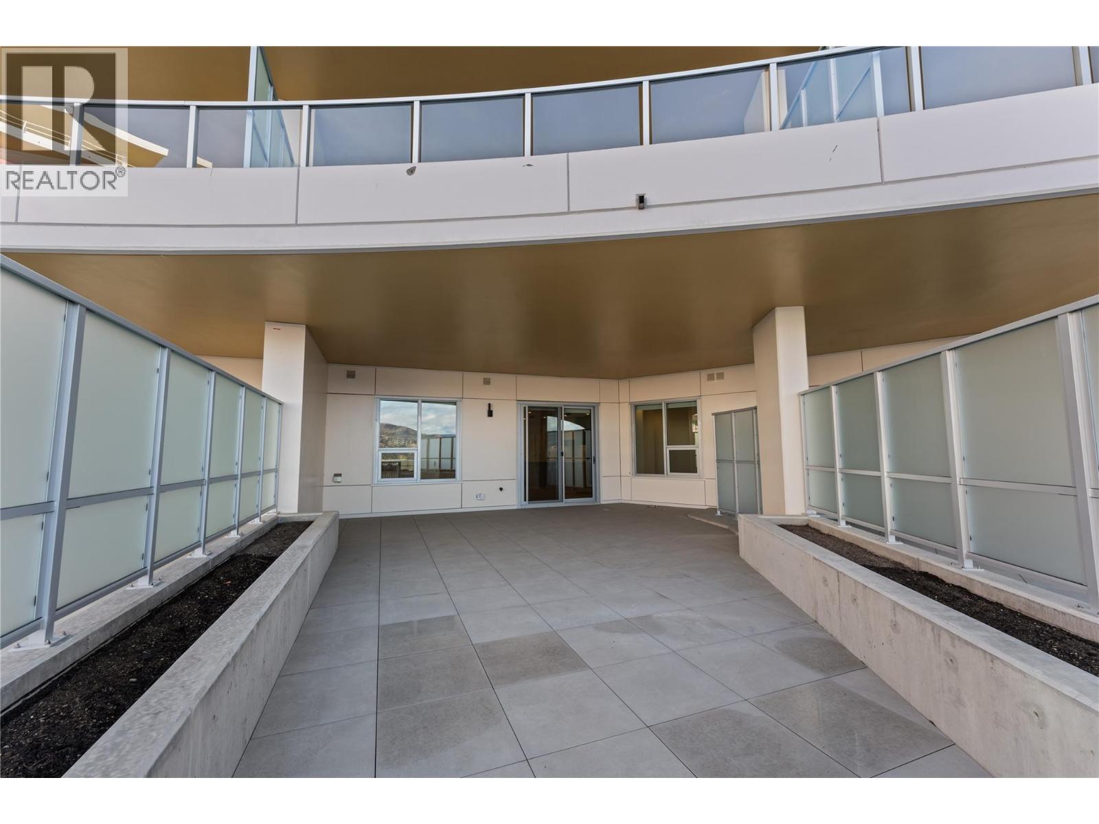 Picture for Unit #414, 3340 Lakeshore  Drive https://www.cirrealty.ca/reb/bc/4/10366574_20.jpg