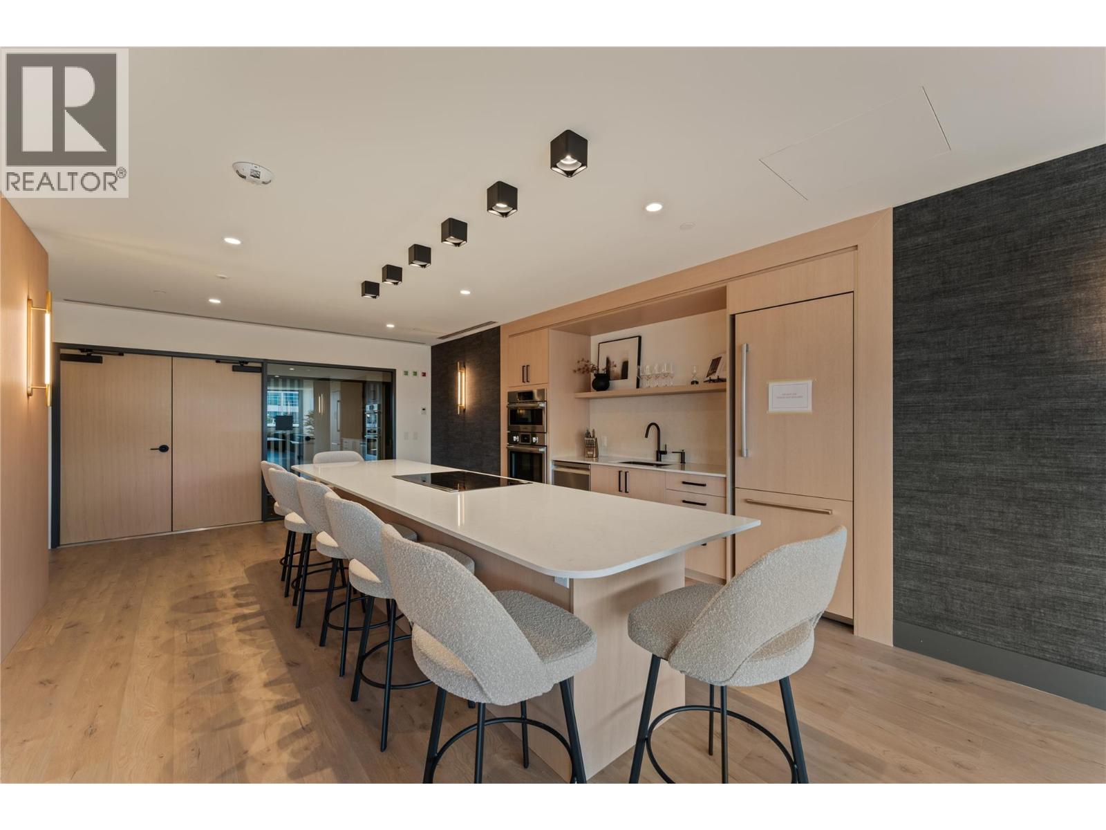 Picture for Unit #414, 3340 Lakeshore  Drive https://www.cirrealty.ca/reb/bc/4/10366574_29.jpg