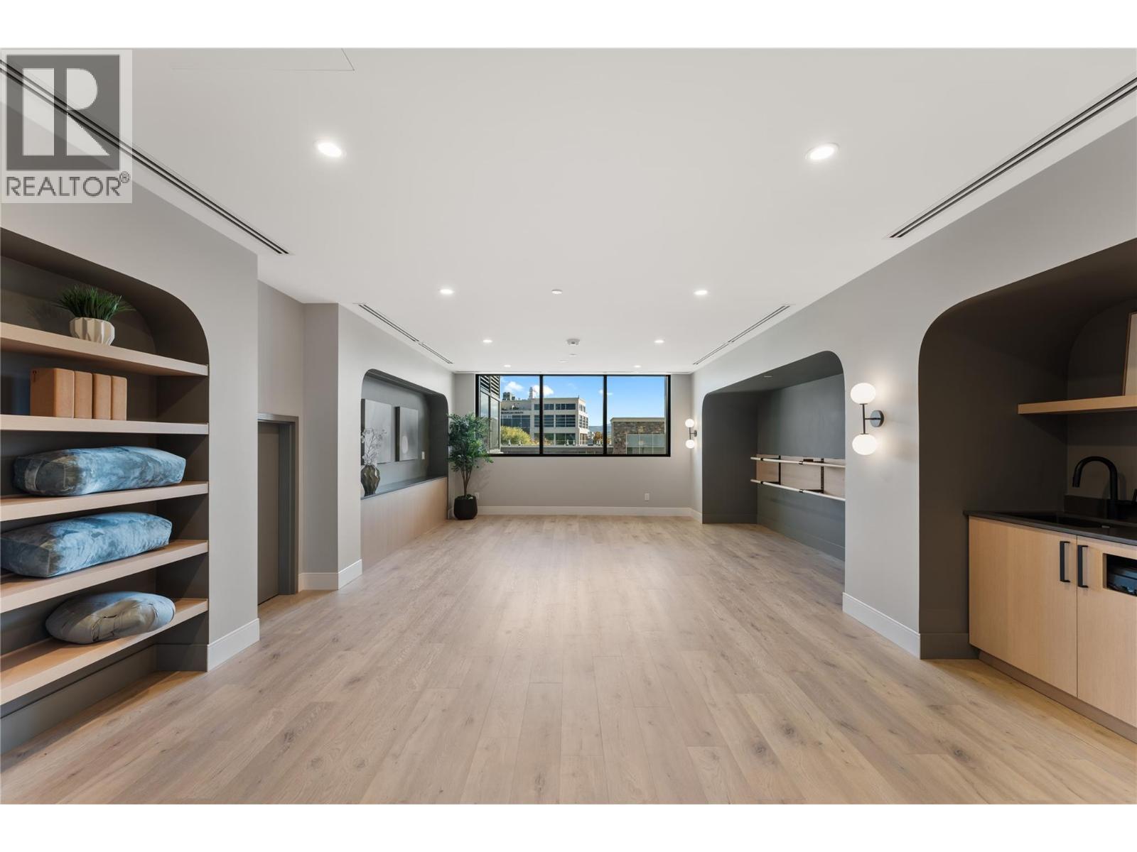 Picture for Unit #414, 3340 Lakeshore  Drive https://www.cirrealty.ca/reb/bc/4/10366574_37.jpg