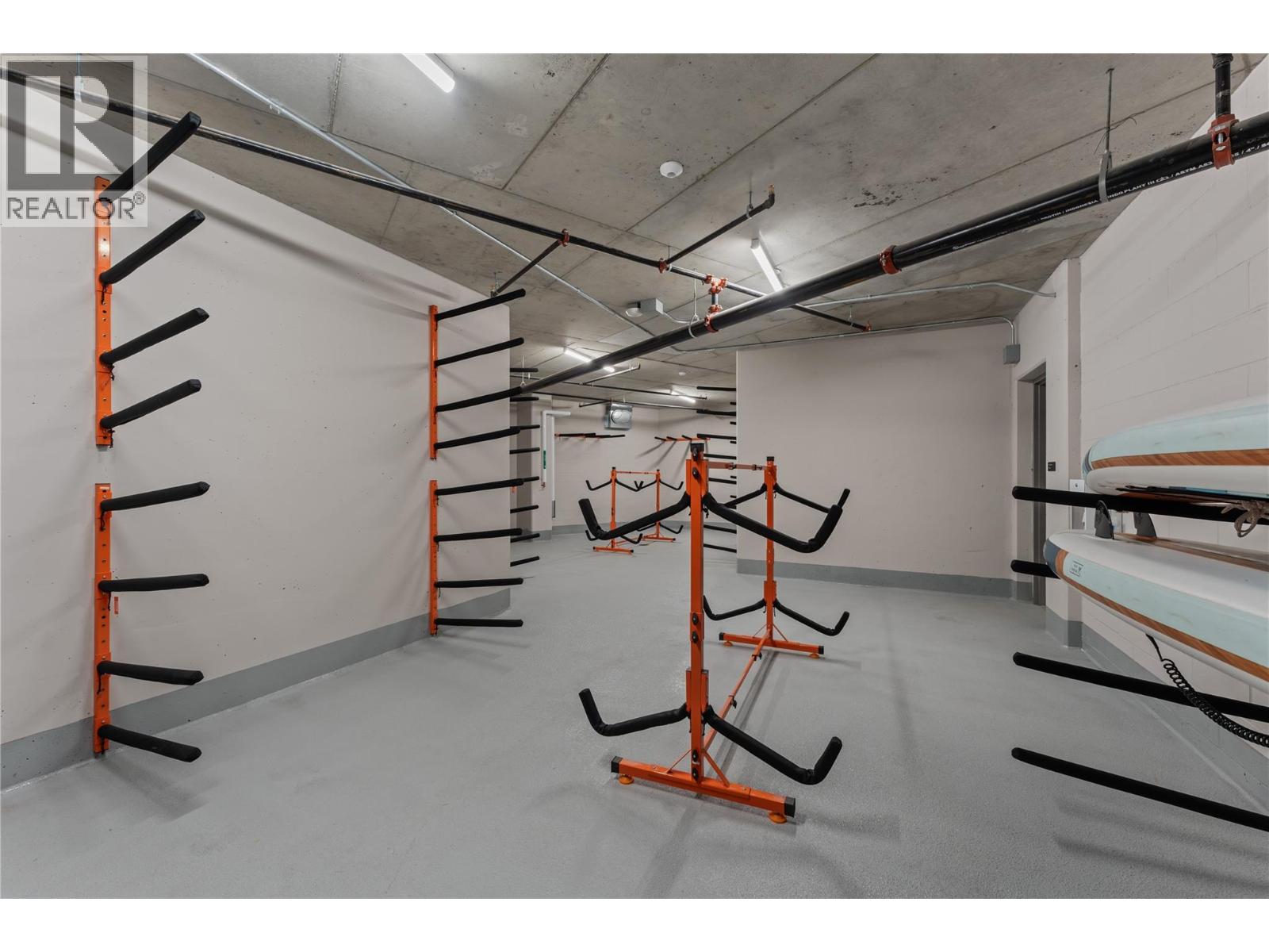 Picture for Unit #414, 3340 Lakeshore  Drive https://www.cirrealty.ca/reb/bc/4/10366574_55.jpg