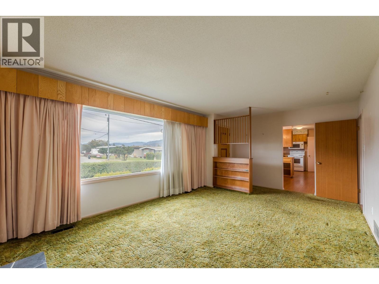 Picture for 793 MacCleave  Avenue https://www.cirrealty.ca/reb/bc/4/10366604_10.jpg