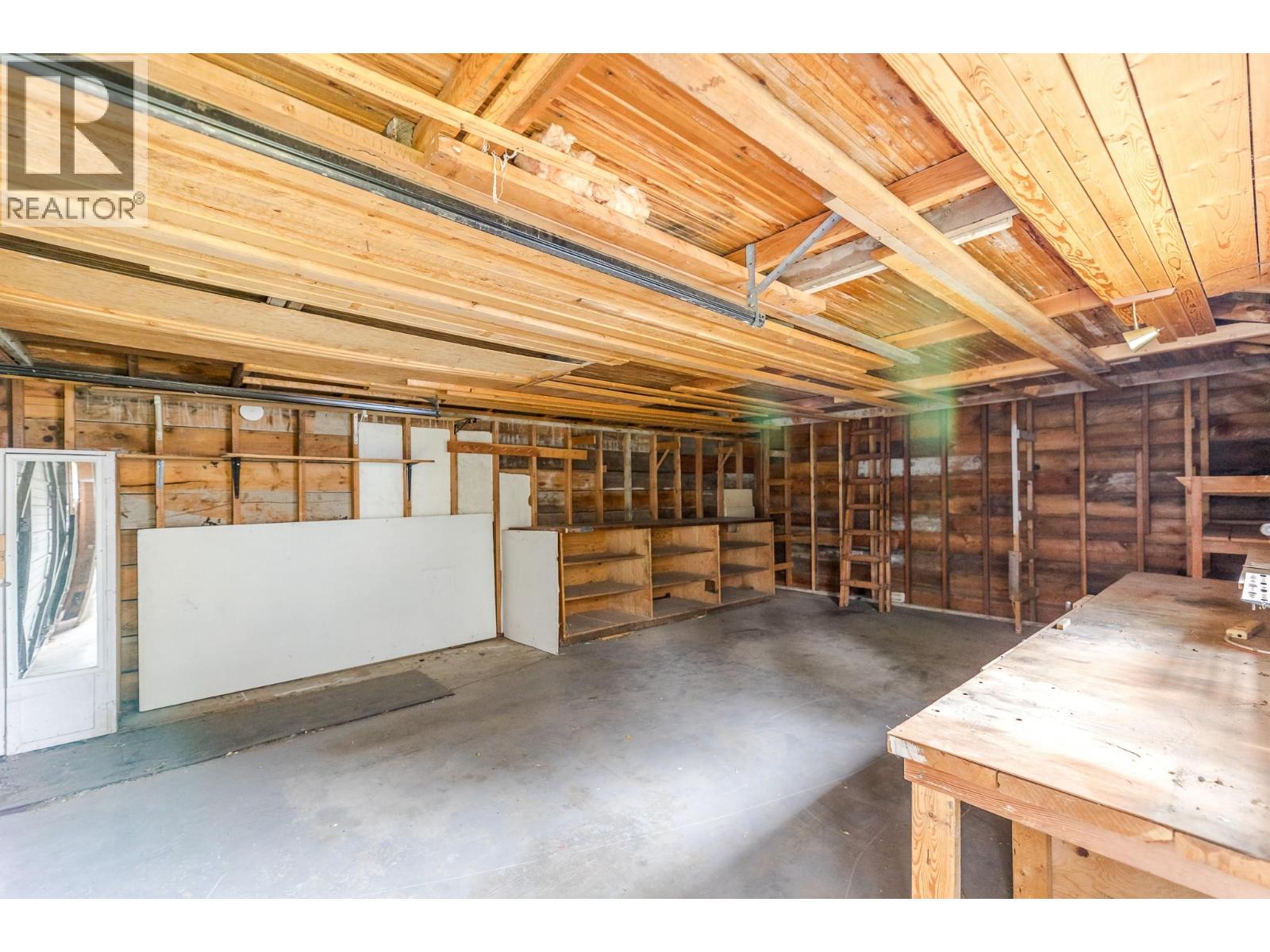 Picture for 793 MacCleave  Avenue https://www.cirrealty.ca/reb/bc/4/10366604_12.jpg