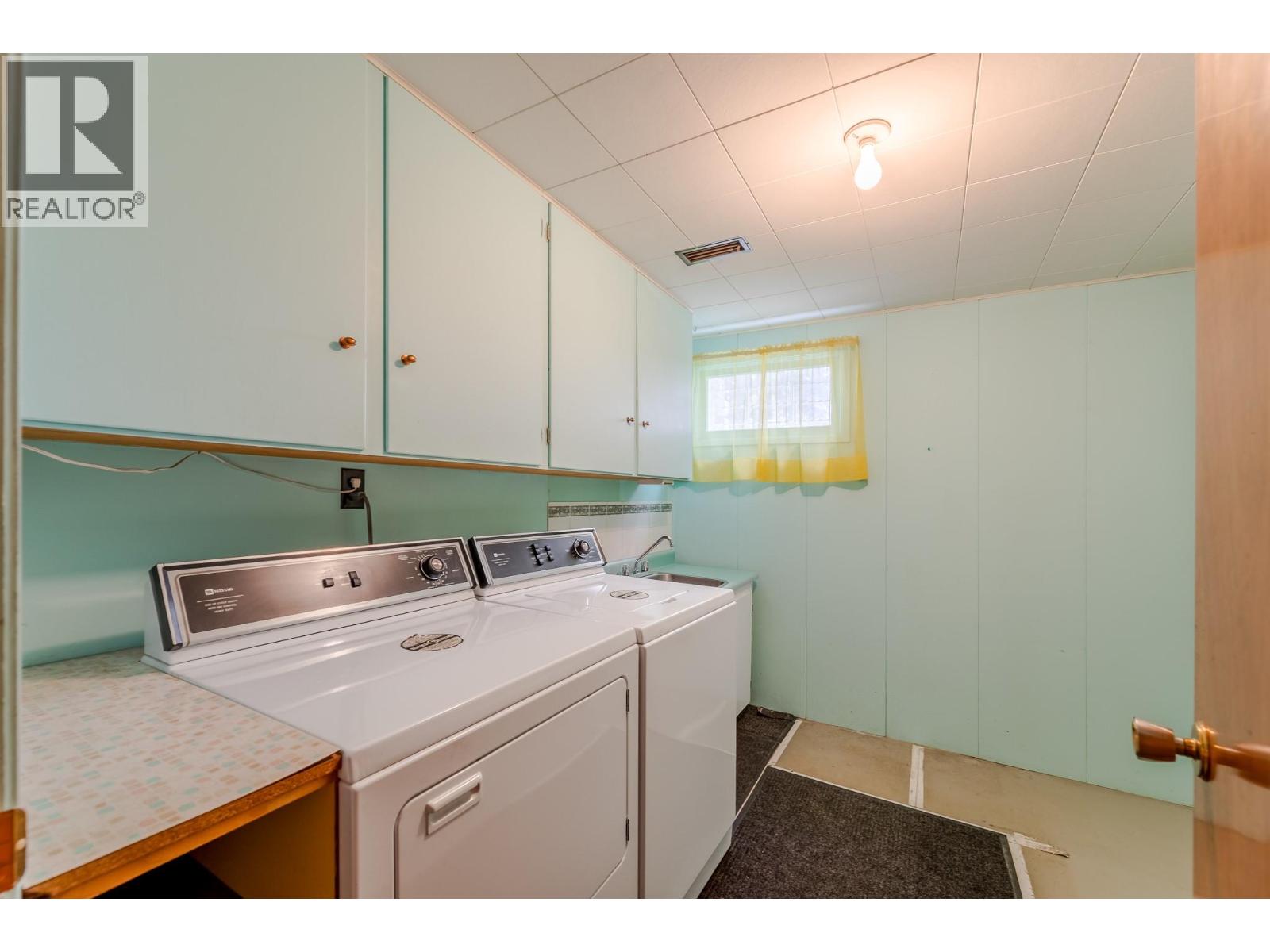 Picture for 793 MacCleave  Avenue https://www.cirrealty.ca/reb/bc/4/10366604_31.jpg