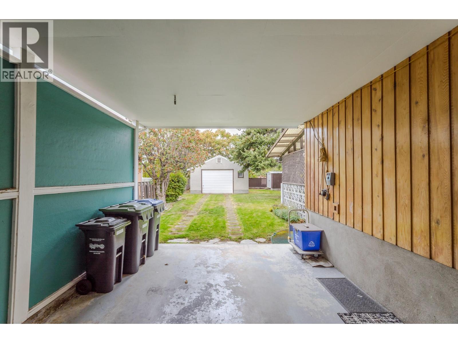 Picture for 793 MacCleave  Avenue https://www.cirrealty.ca/reb/bc/4/10366604_34.jpg