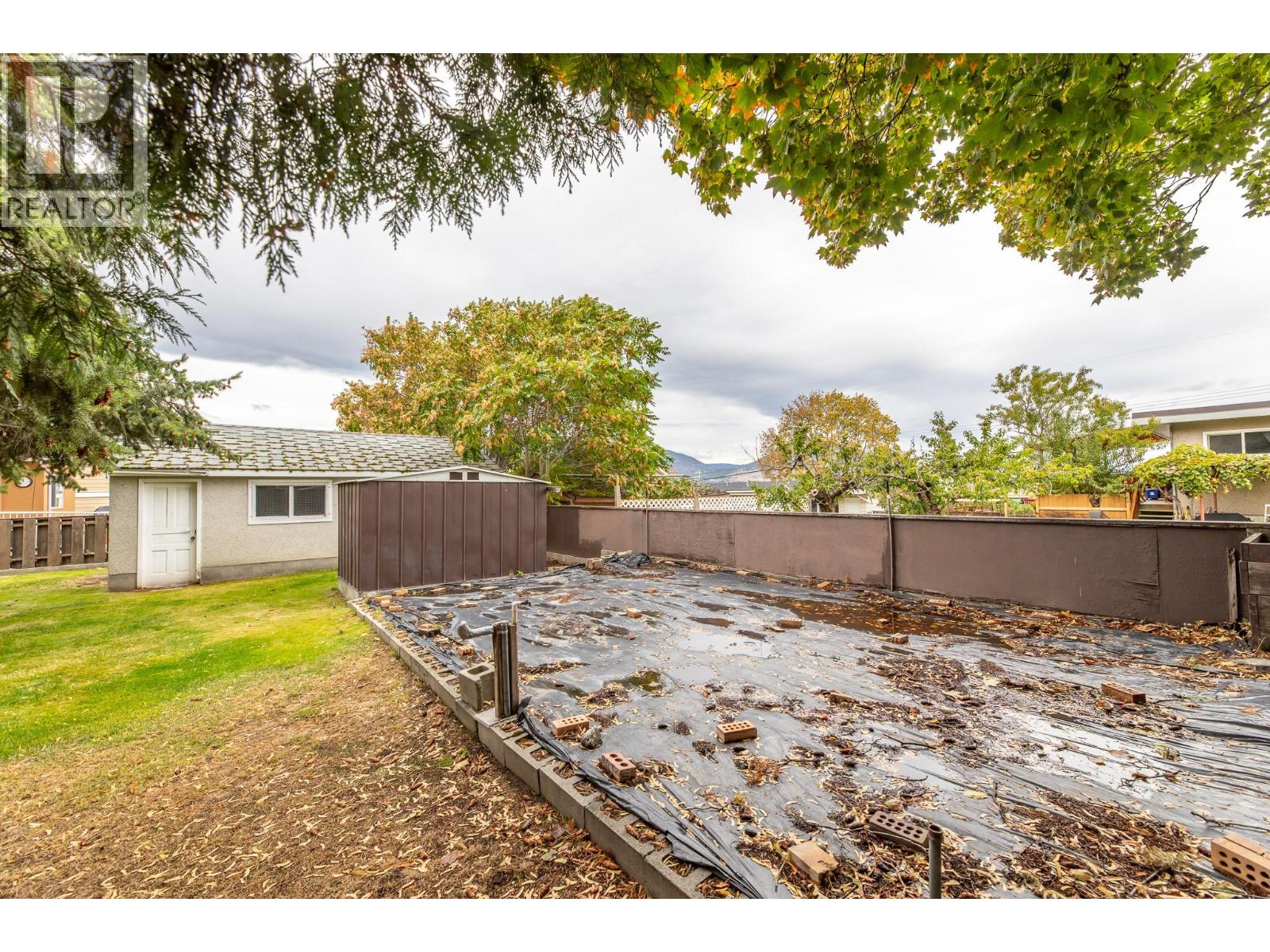 Picture for 793 MacCleave  Avenue https://www.cirrealty.ca/reb/bc/4/10366604_37.jpg