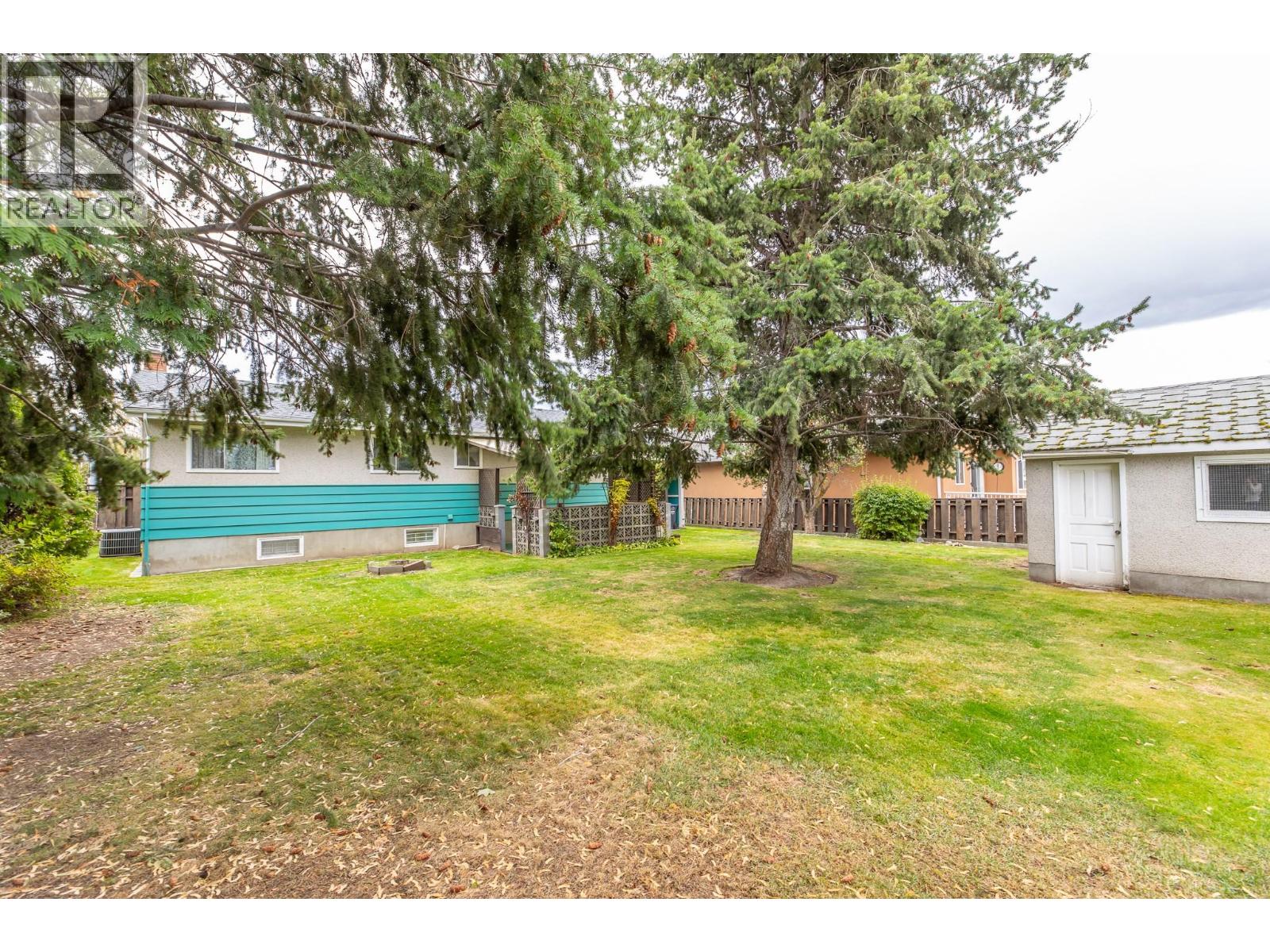 Picture for 793 MacCleave  Avenue https://www.cirrealty.ca/reb/bc/4/10366604_38.jpg