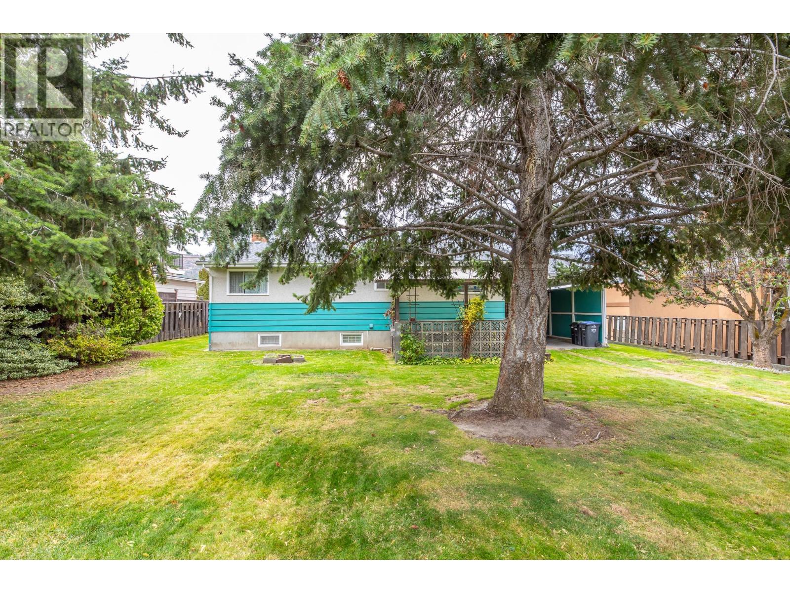 Picture for 793 MacCleave  Avenue https://www.cirrealty.ca/reb/bc/4/10366604_39.jpg