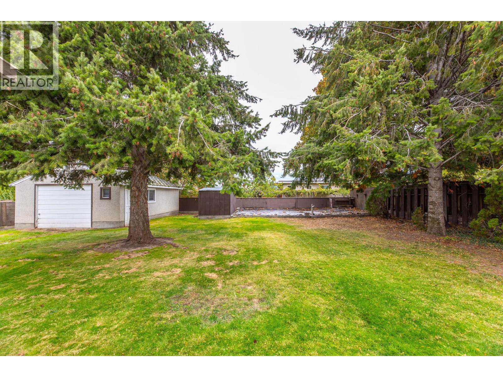 Picture for 793 MacCleave  Avenue https://www.cirrealty.ca/reb/bc/4/10366604_41.jpg