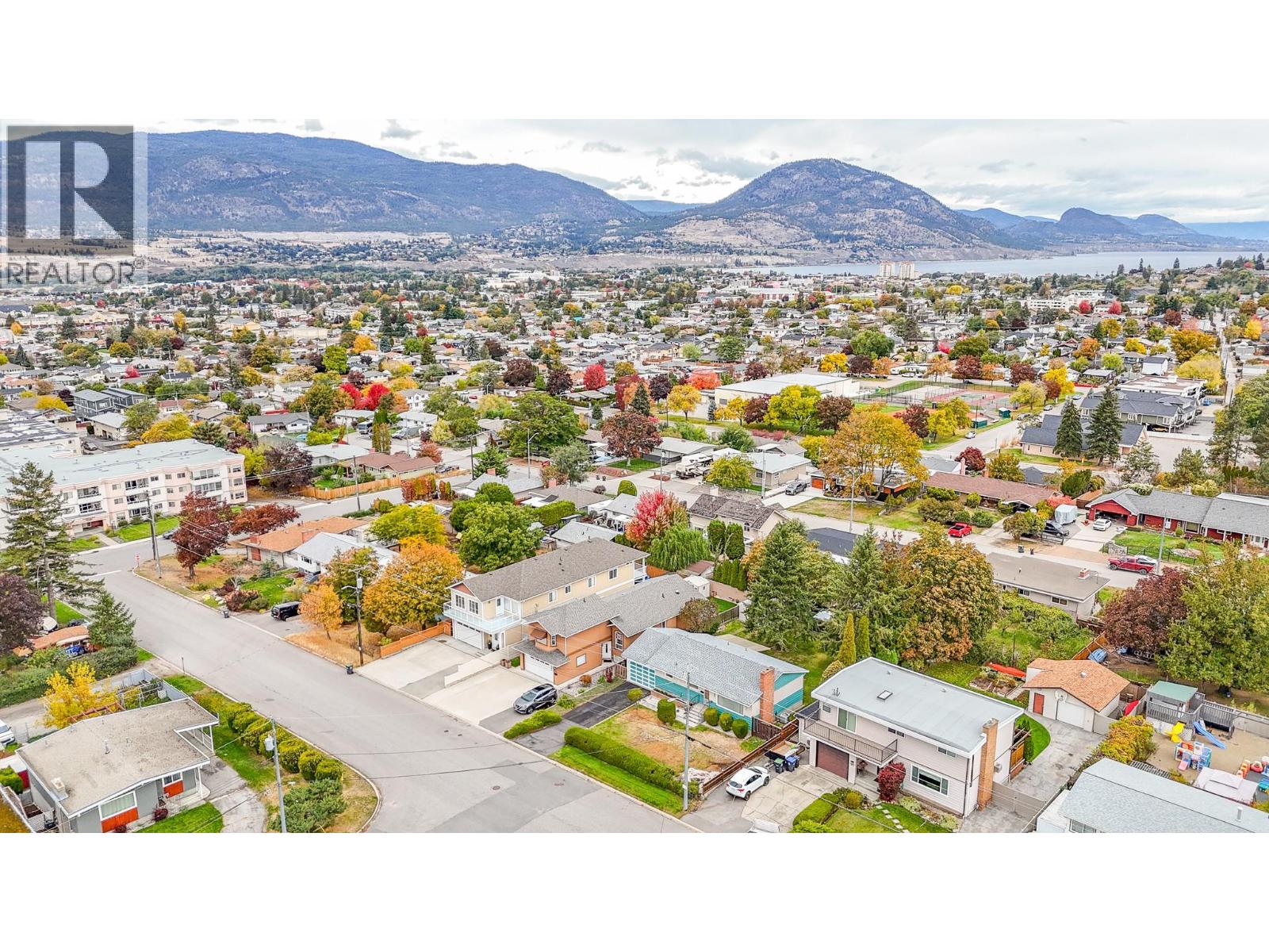 Picture for 793 MacCleave  Avenue https://www.cirrealty.ca/reb/bc/4/10366604_45.jpg