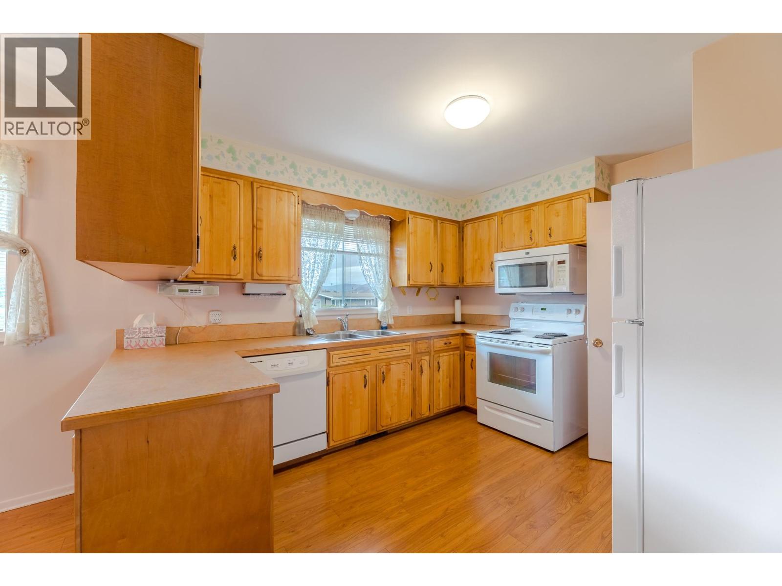 Picture for 793 MacCleave  Avenue https://www.cirrealty.ca/reb/bc/4/10366604_8.jpg