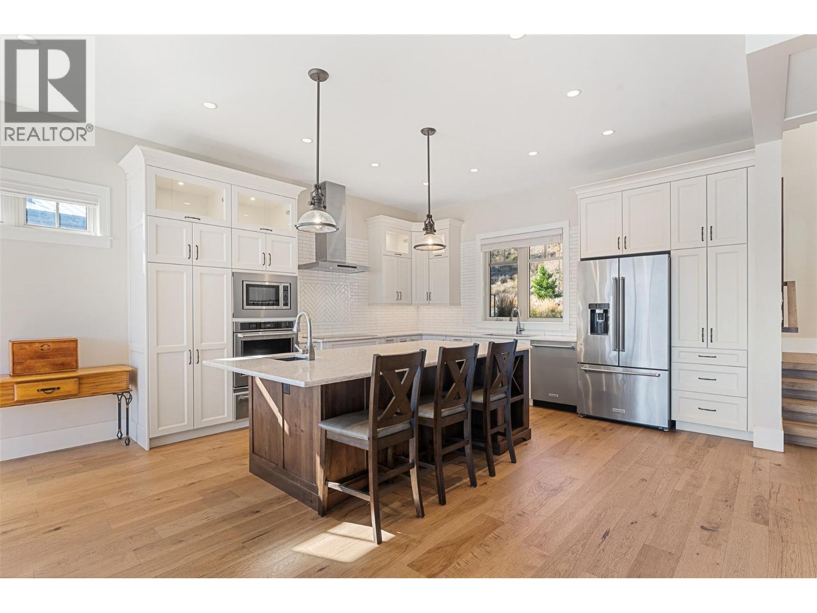 Picture for 2329 Westside  Place https://www.cirrealty.ca/reb/bc/4/10366694_18.jpg