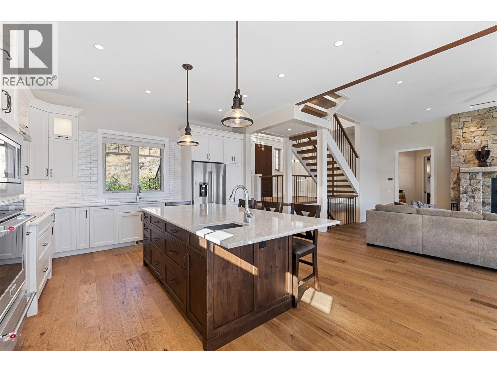 Picture for 2329 Westside  Place https://www.cirrealty.ca/reb/bc/4/10366694_19.jpg