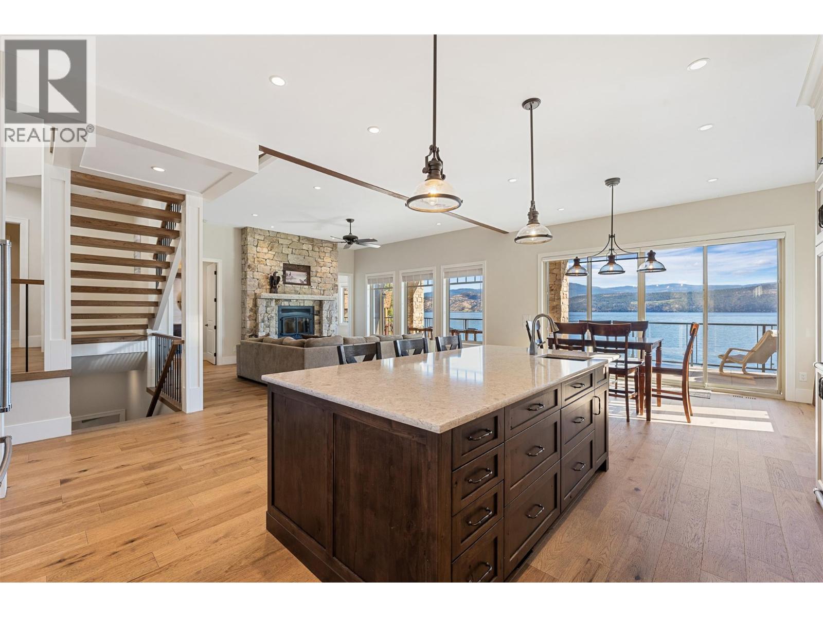 Picture for 2329 Westside  Place https://www.cirrealty.ca/reb/bc/4/10366694_20.jpg